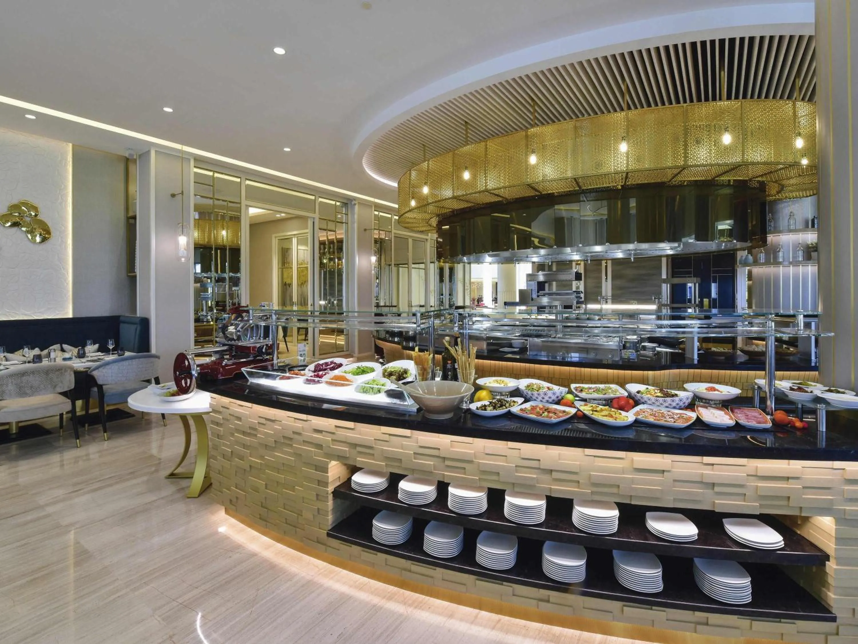 Restaurant/places to eat in Mövenpick Hotel Bahrain