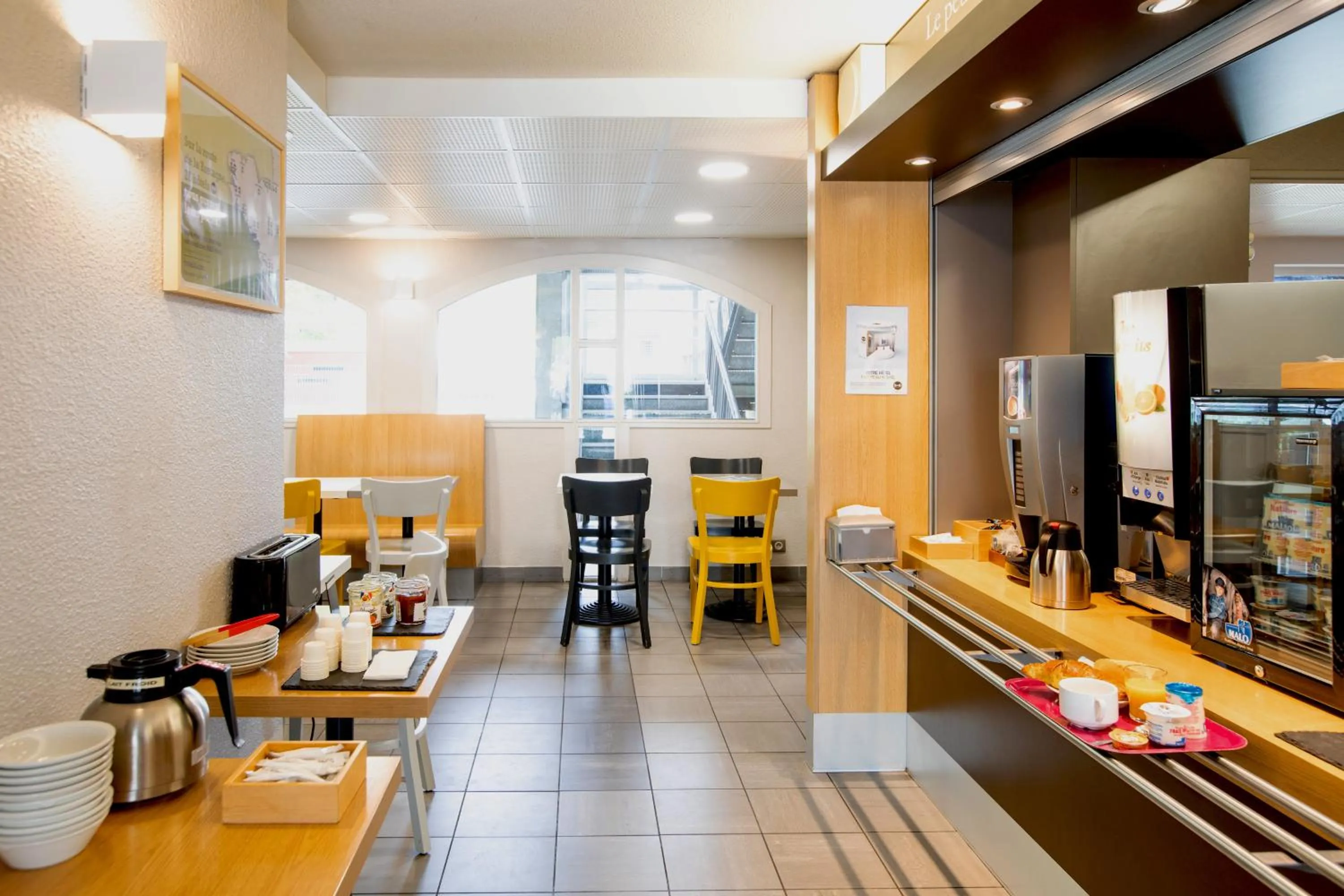 Buffet breakfast in B&B HOTEL Saint-Malo Centre