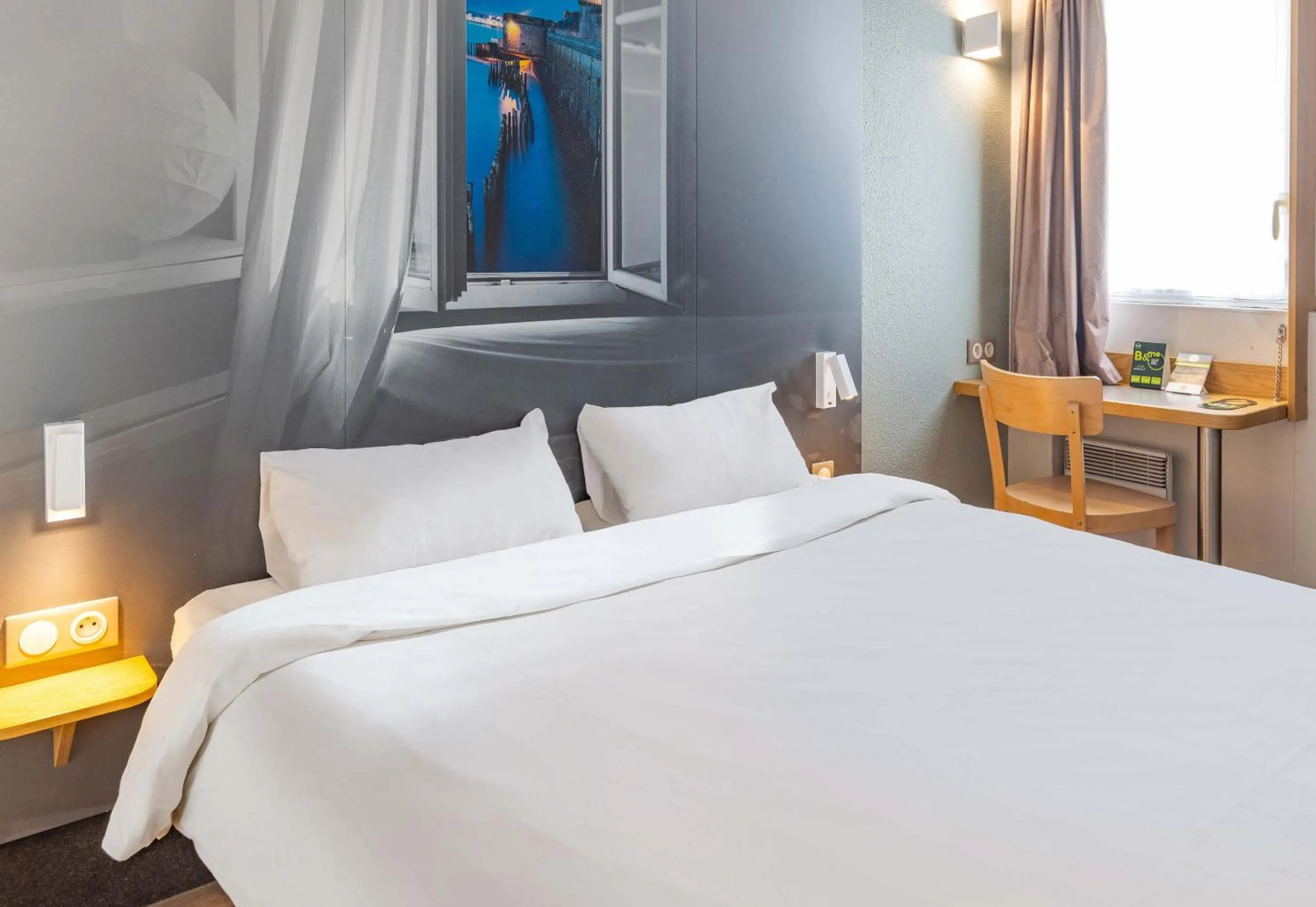 Bedroom, Bed in B&B HOTEL Saint-Malo Centre