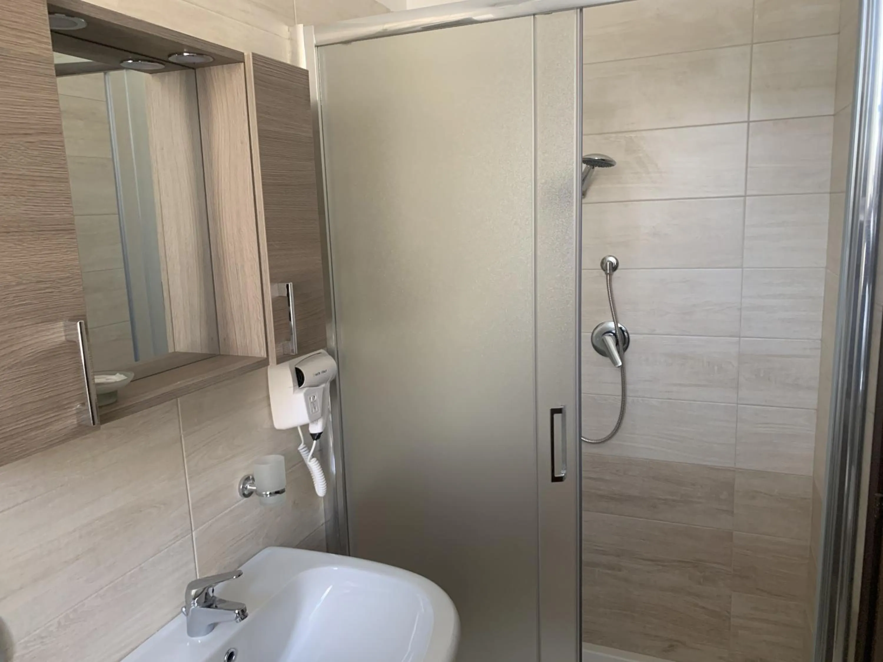 Shower in Masseria Moriello - lago di Telese