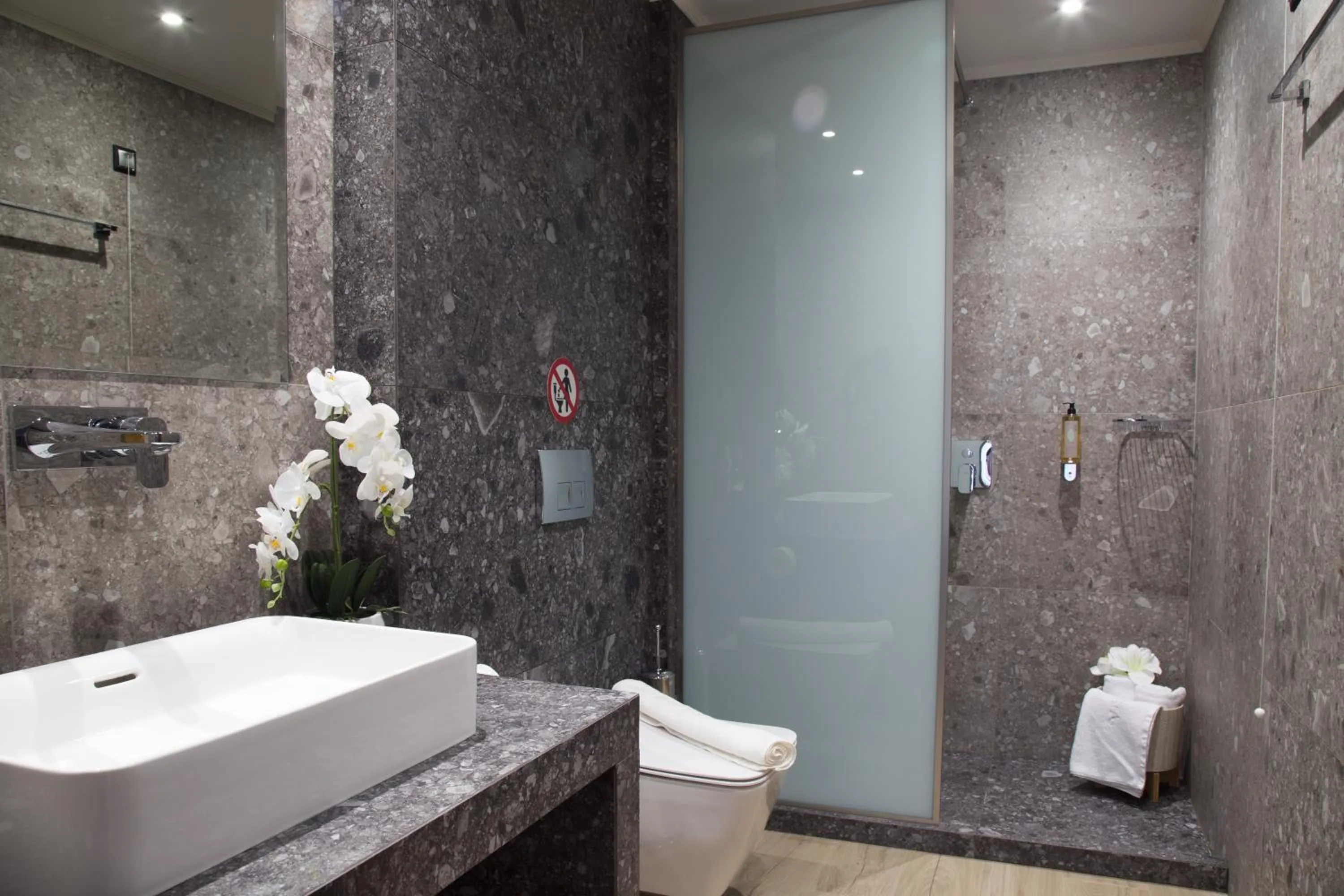 Shower in The Victoria Lefkada