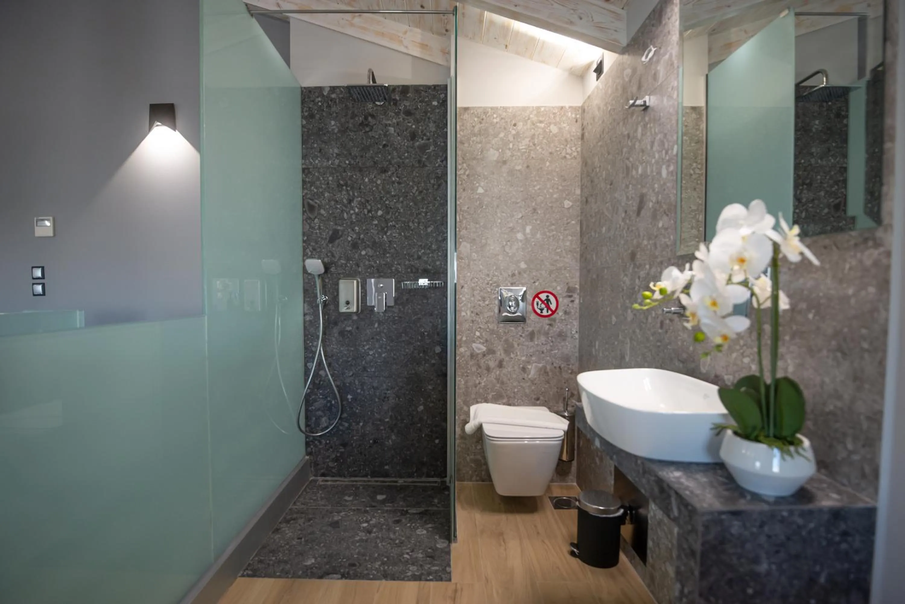 Shower in The Victoria Lefkada