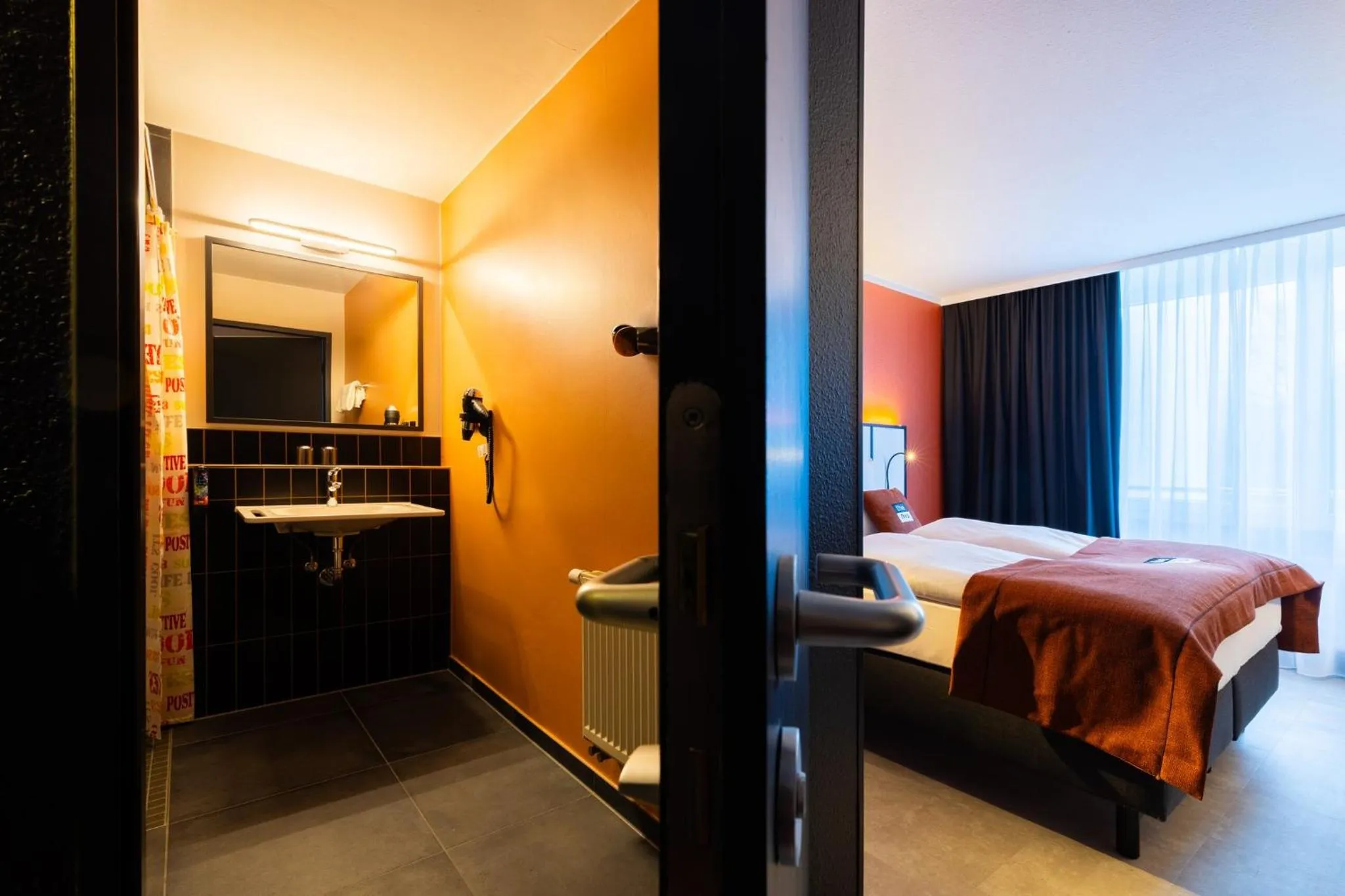 Photo of the whole room, Bed in Holiday Inn - the niu, Blade Solingen by IHG