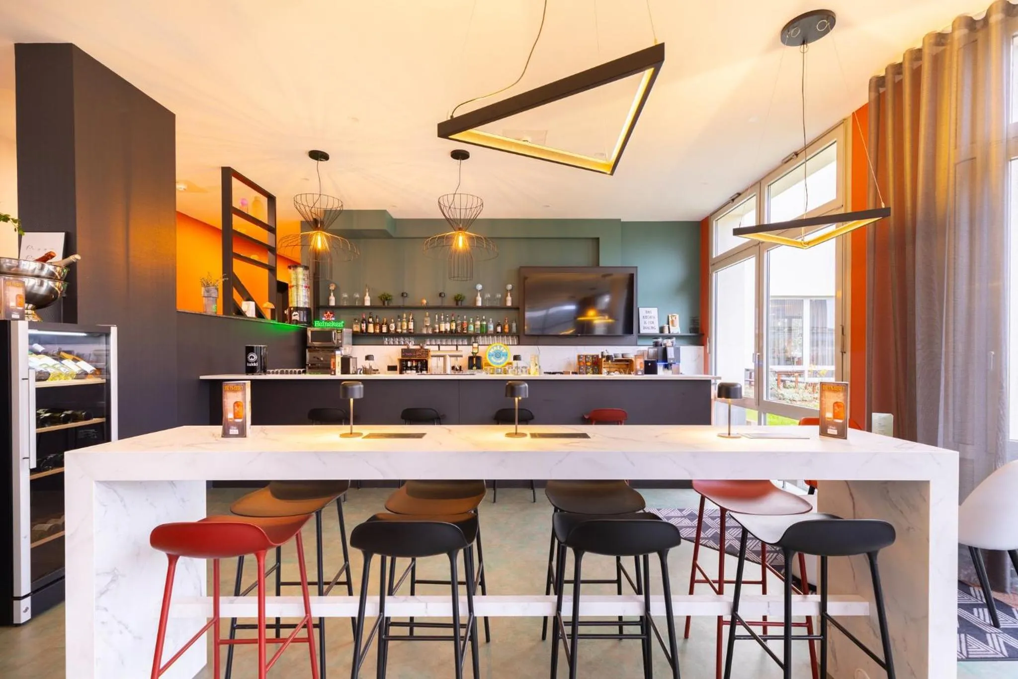 Lounge or bar in Holiday Inn - the niu, Blade Solingen by IHG