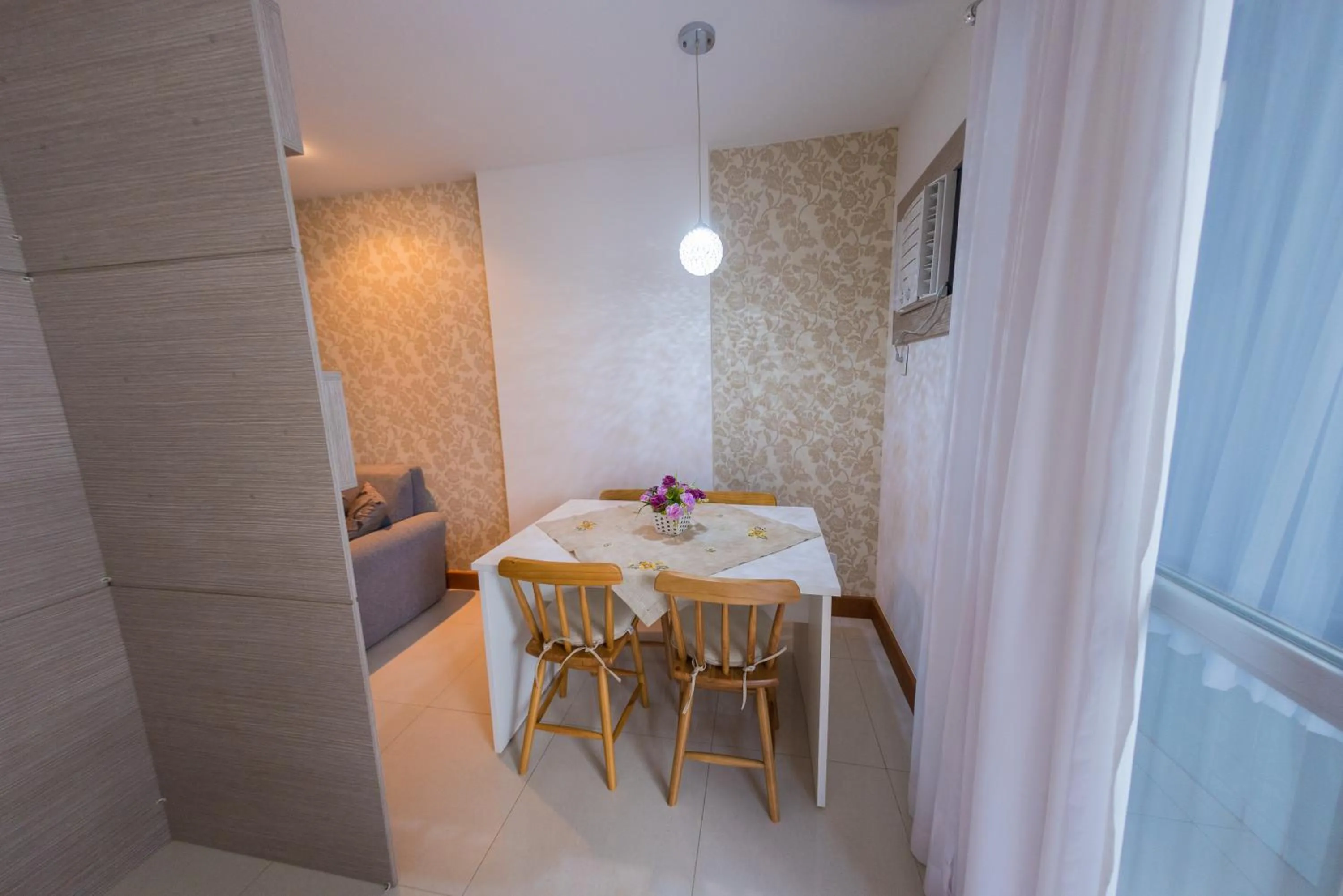 Dining area in Studio Areia Preta