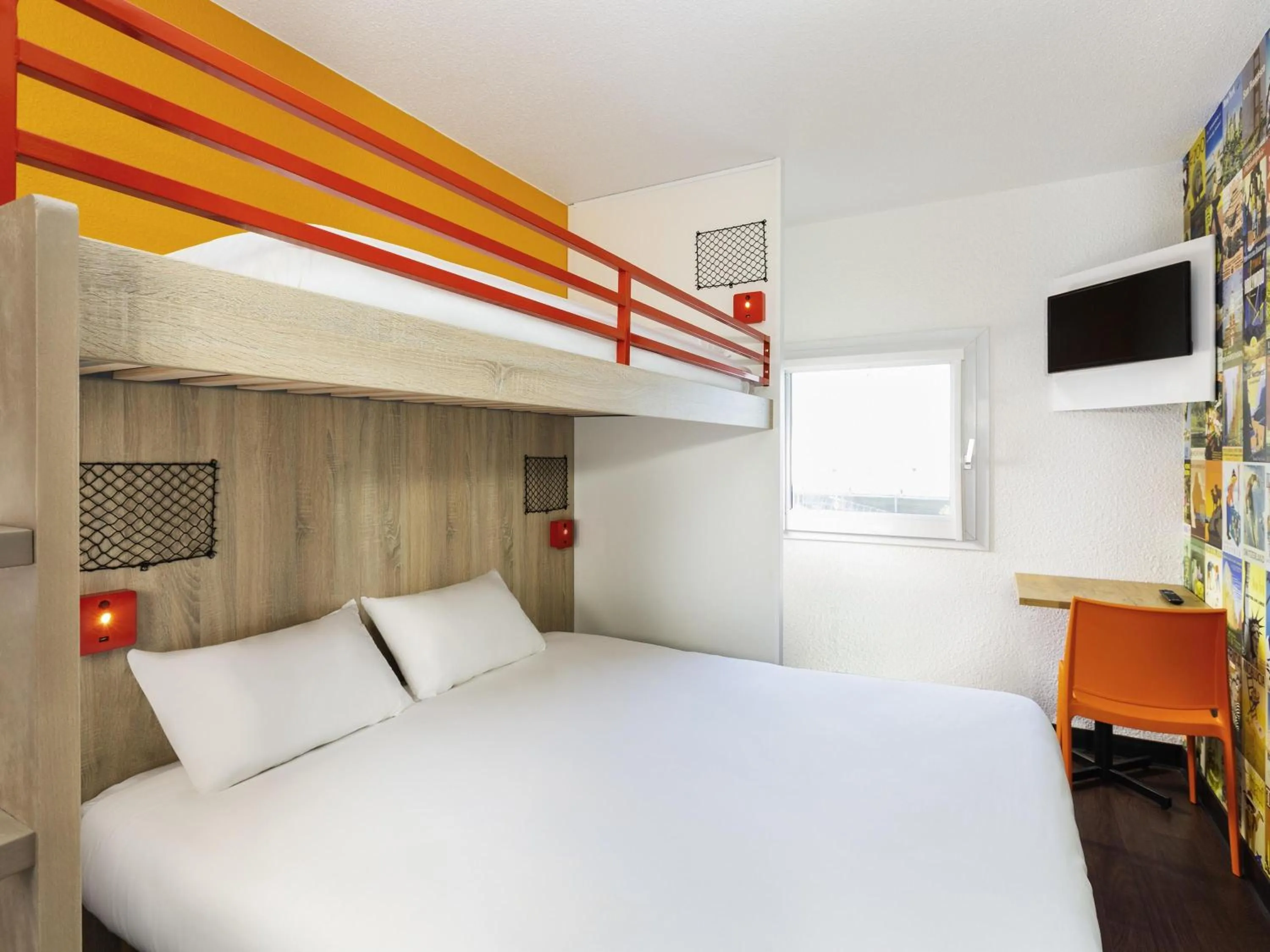 Bedroom, Bed in hotelF1 Les Ulis Courtaboeuf