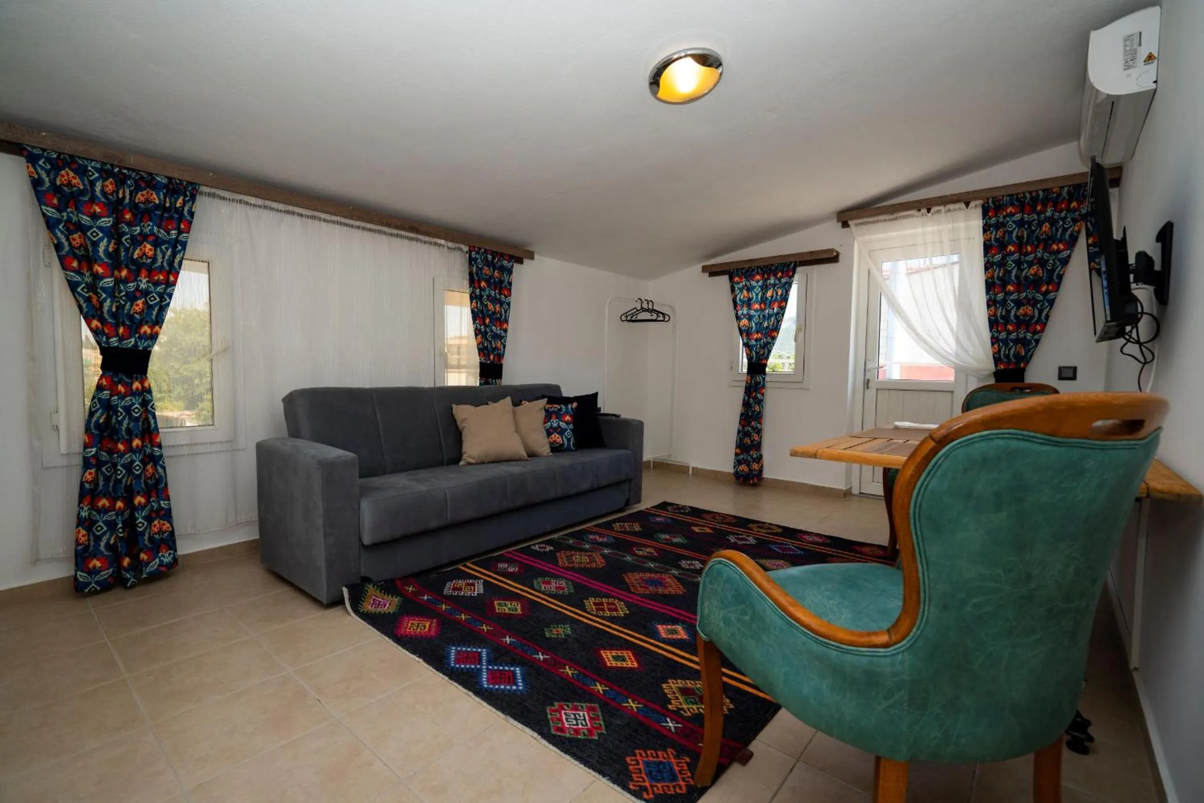 Living room, Seating Area in ESQUIRE HOTELS and LOUNGES