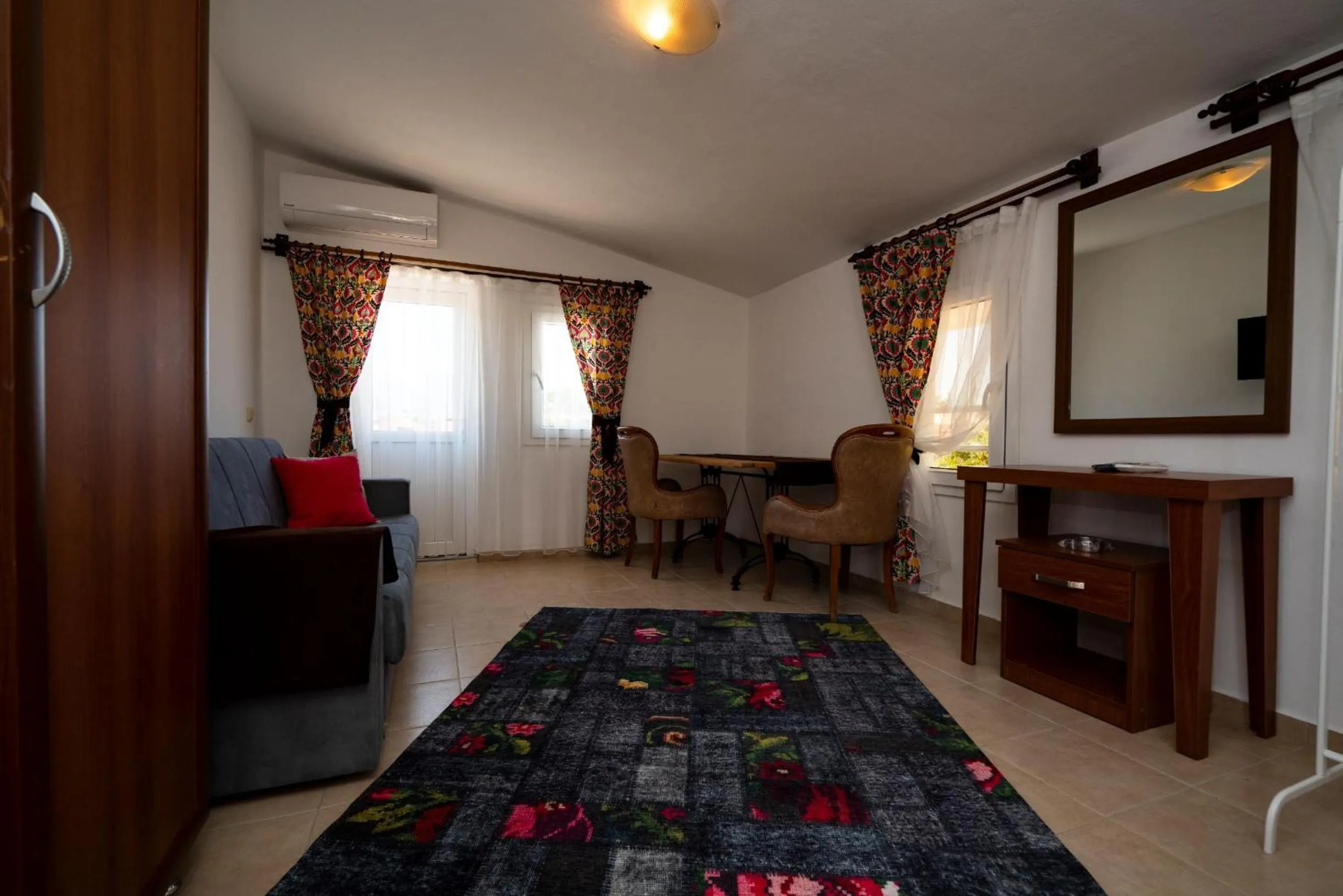 Living room, Seating Area in ESQUIRE HOTELS and LOUNGES