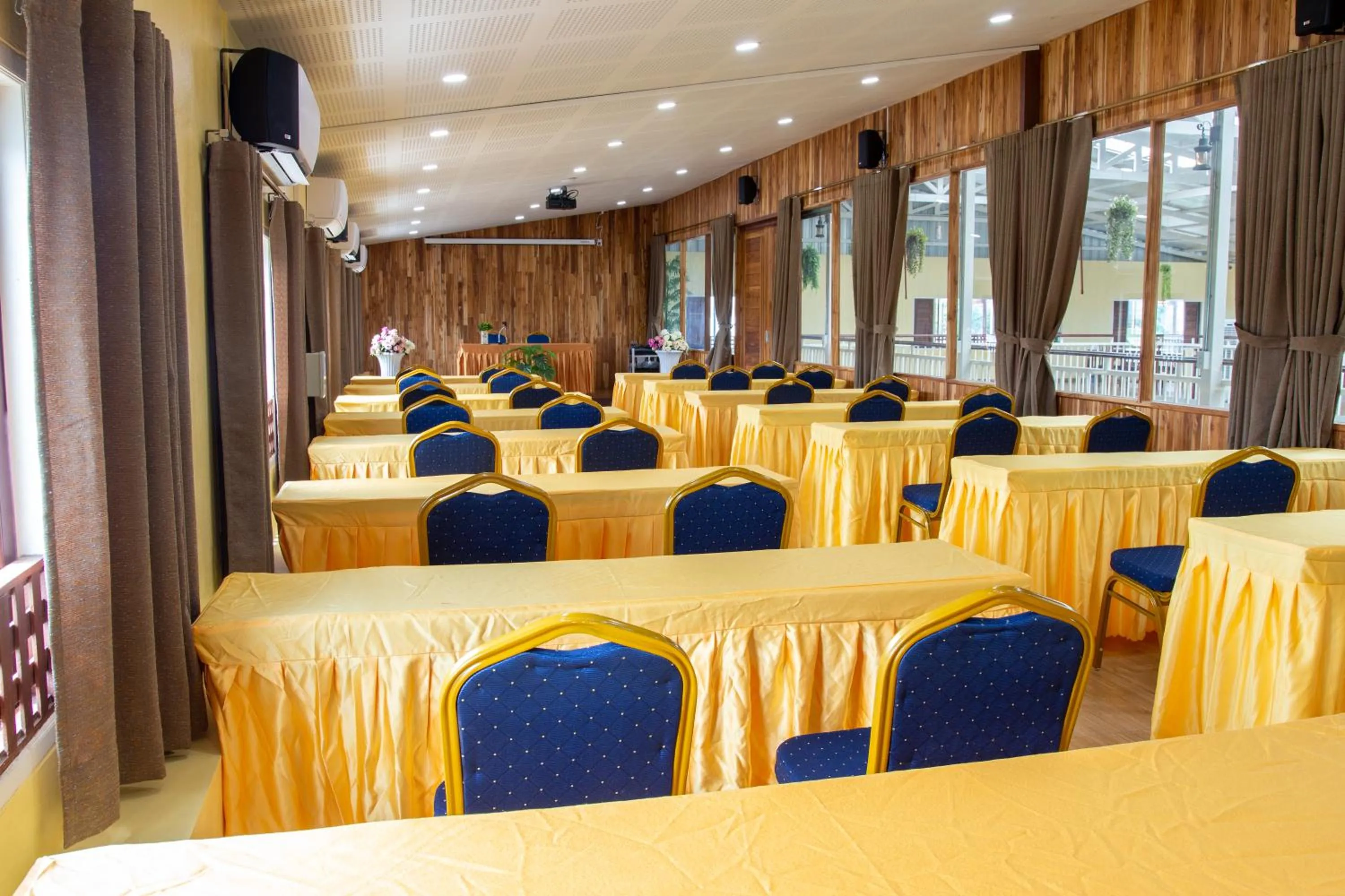 Meeting/conference room in Nonnee Lampang Hotel