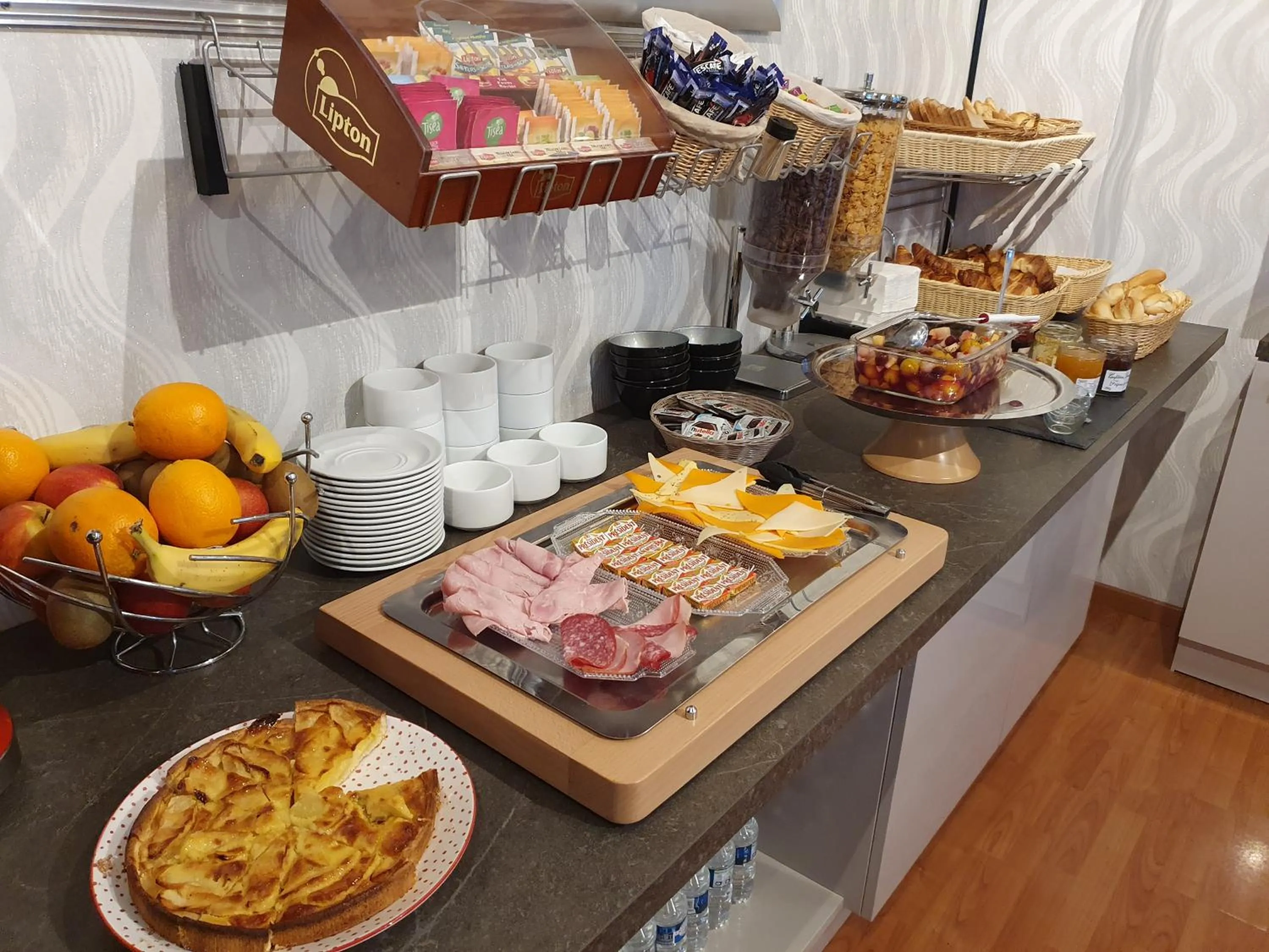 Food and drinks in Eqynox Hotel