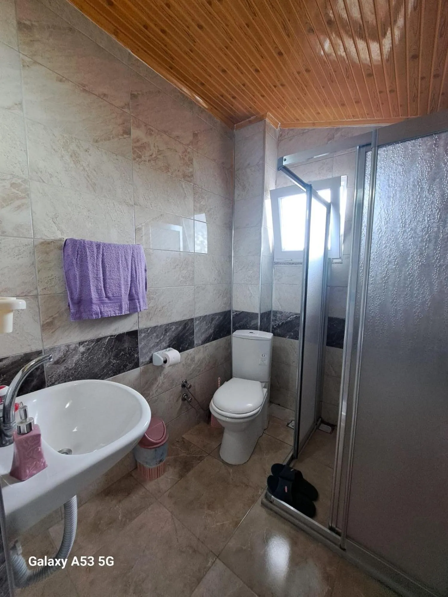 Shower in Salda Gölü Çeliköz Apart
