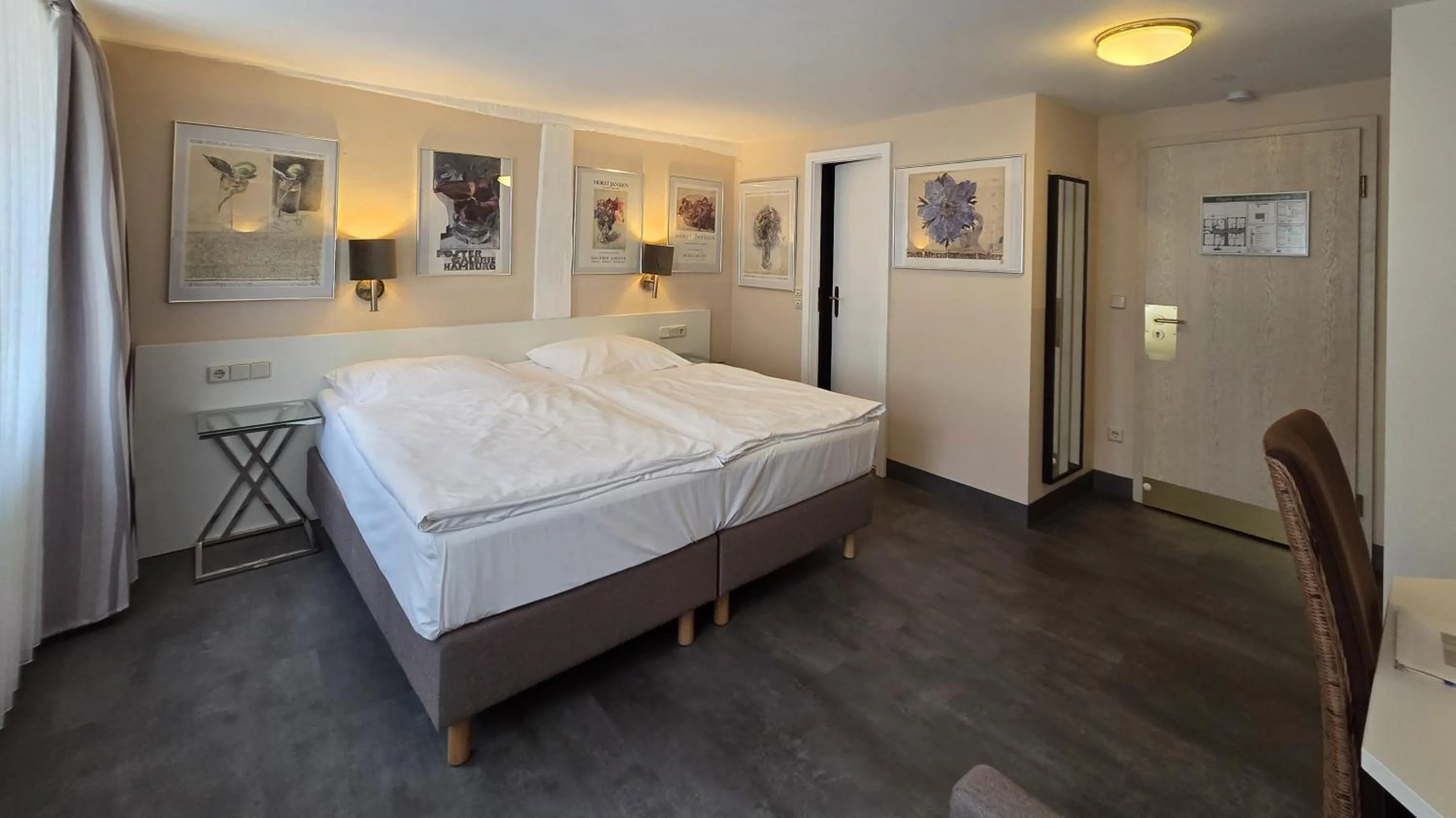 Photo of the whole room, Bed in Hotel Garni "Am Ellinger Tor"