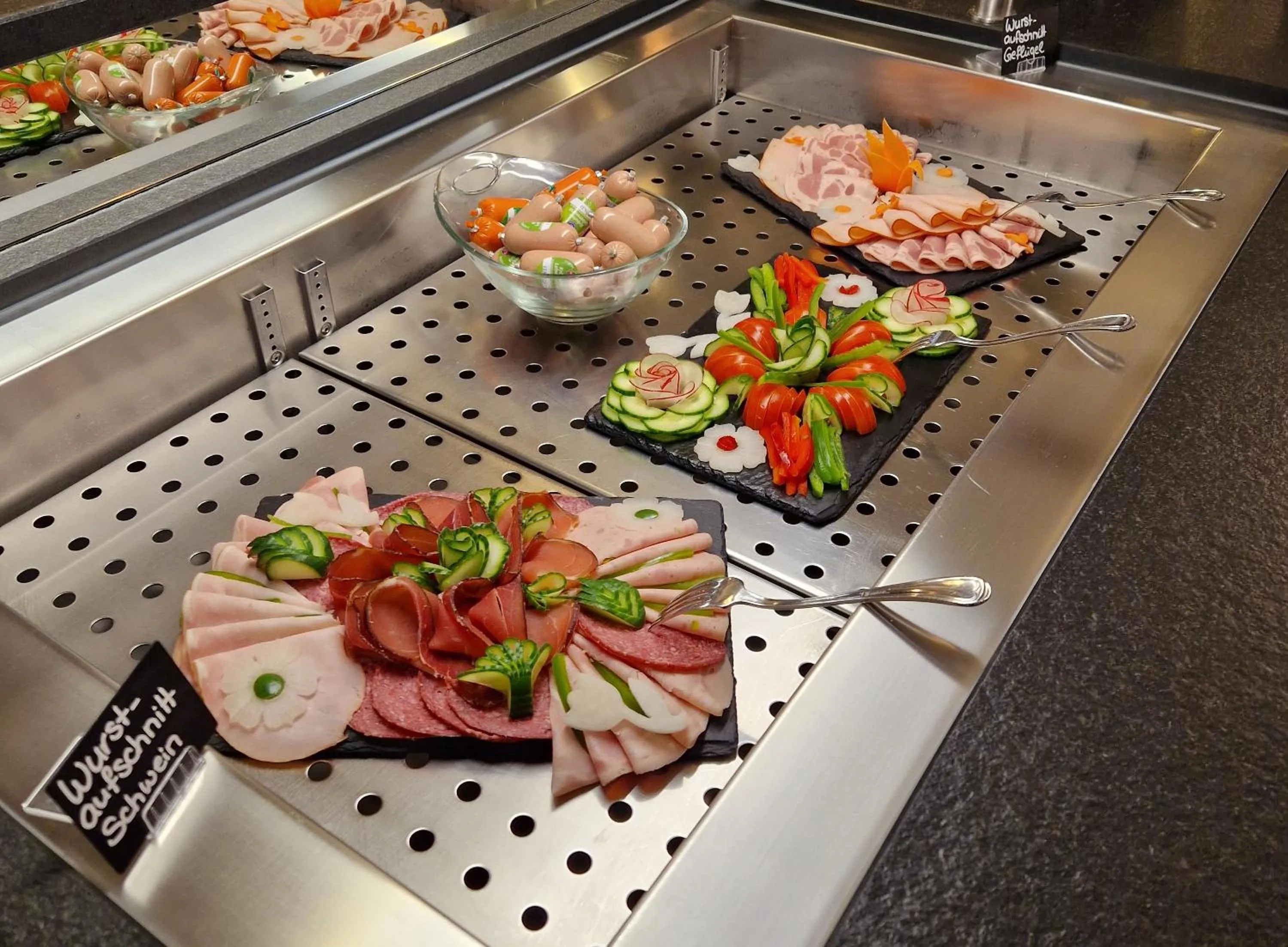 Breakfast in Hotel Garni "Am Ellinger Tor"