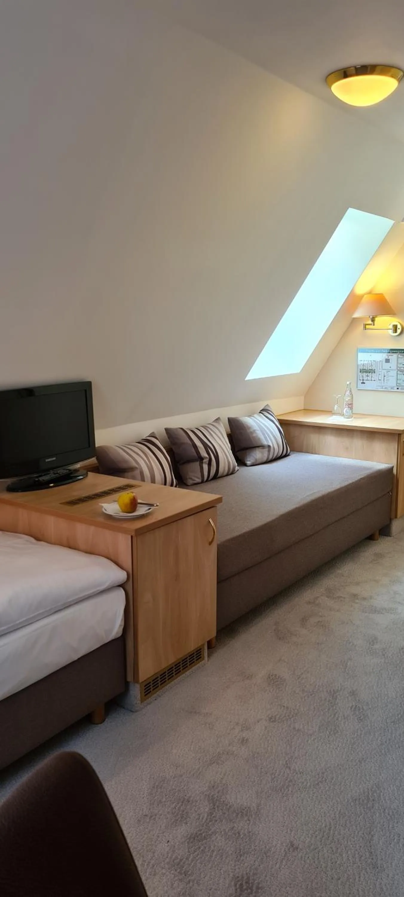 Photo of the whole room, Bed in Hotel Garni "Am Ellinger Tor"