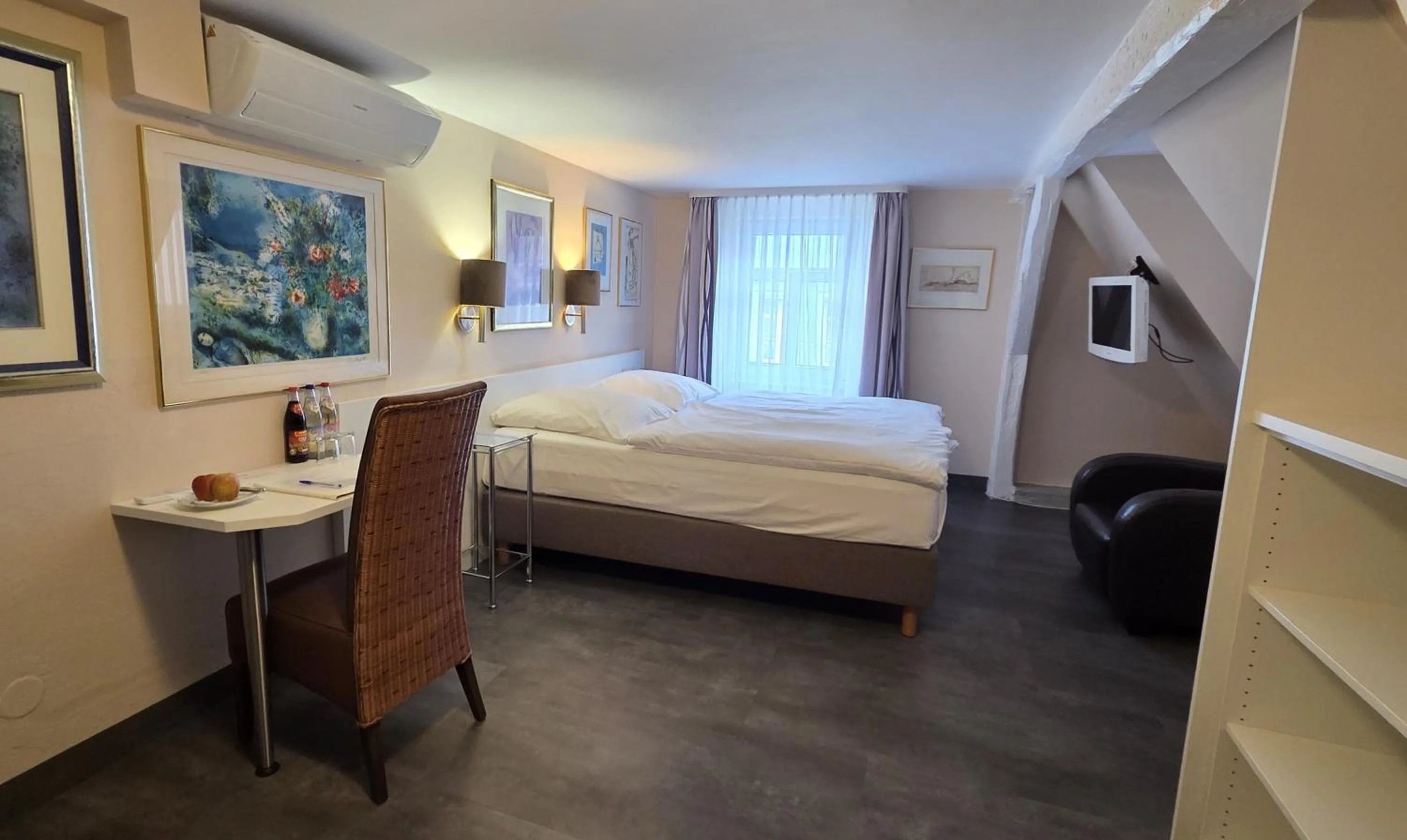 Photo of the whole room, Bed in Hotel Garni "Am Ellinger Tor"