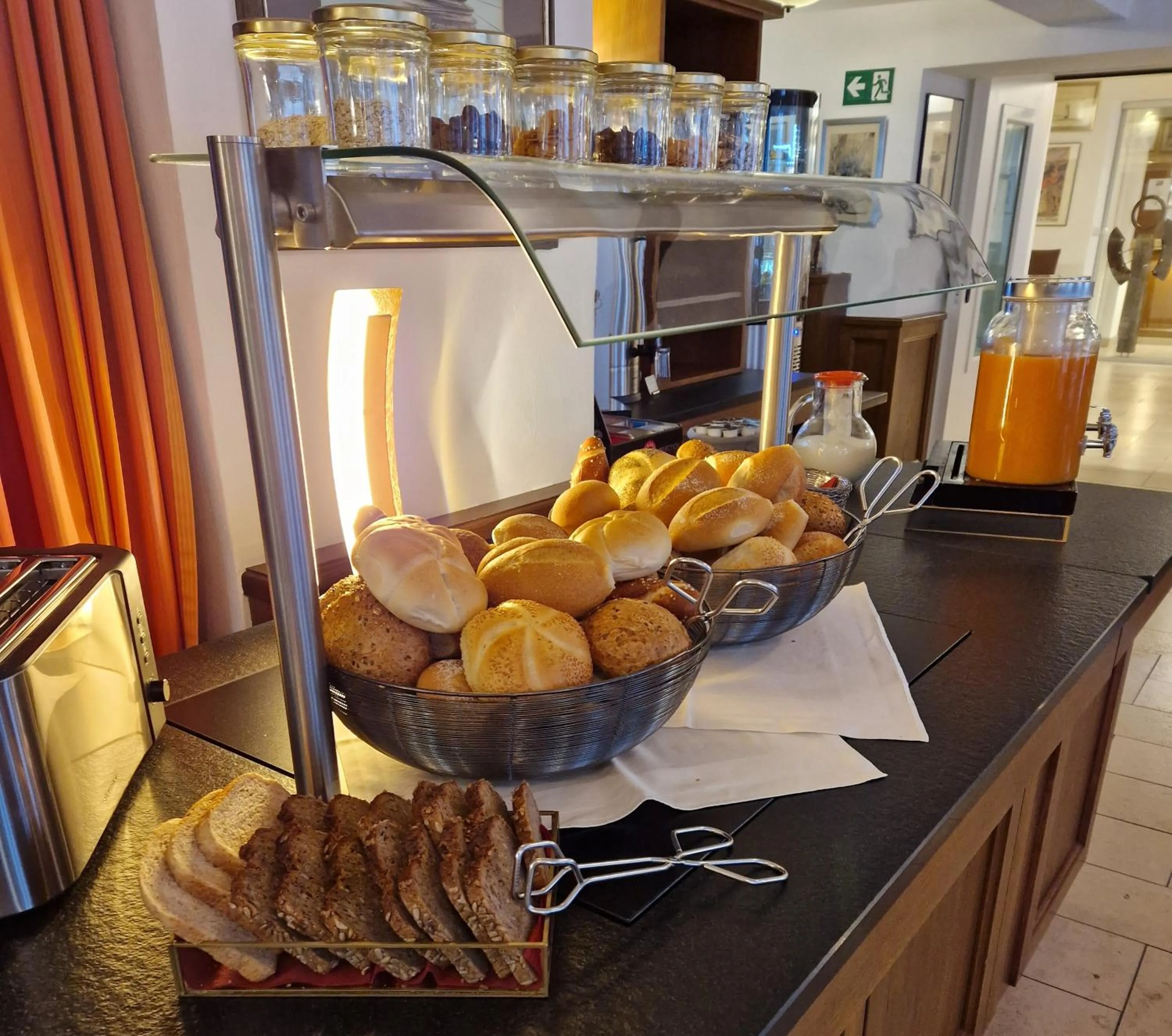 Breakfast in Hotel Garni "Am Ellinger Tor"