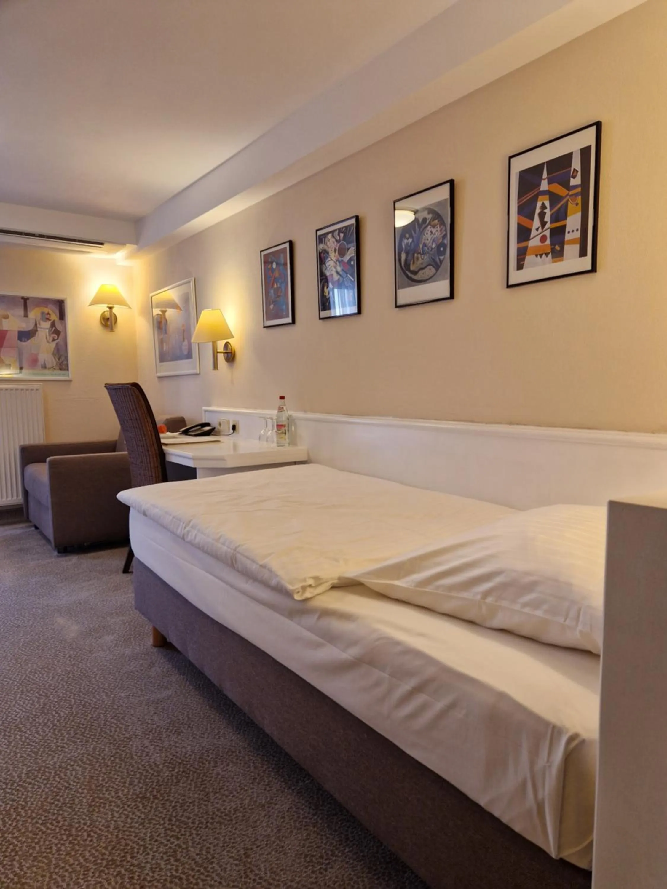 Bed in Hotel Garni "Am Ellinger Tor"