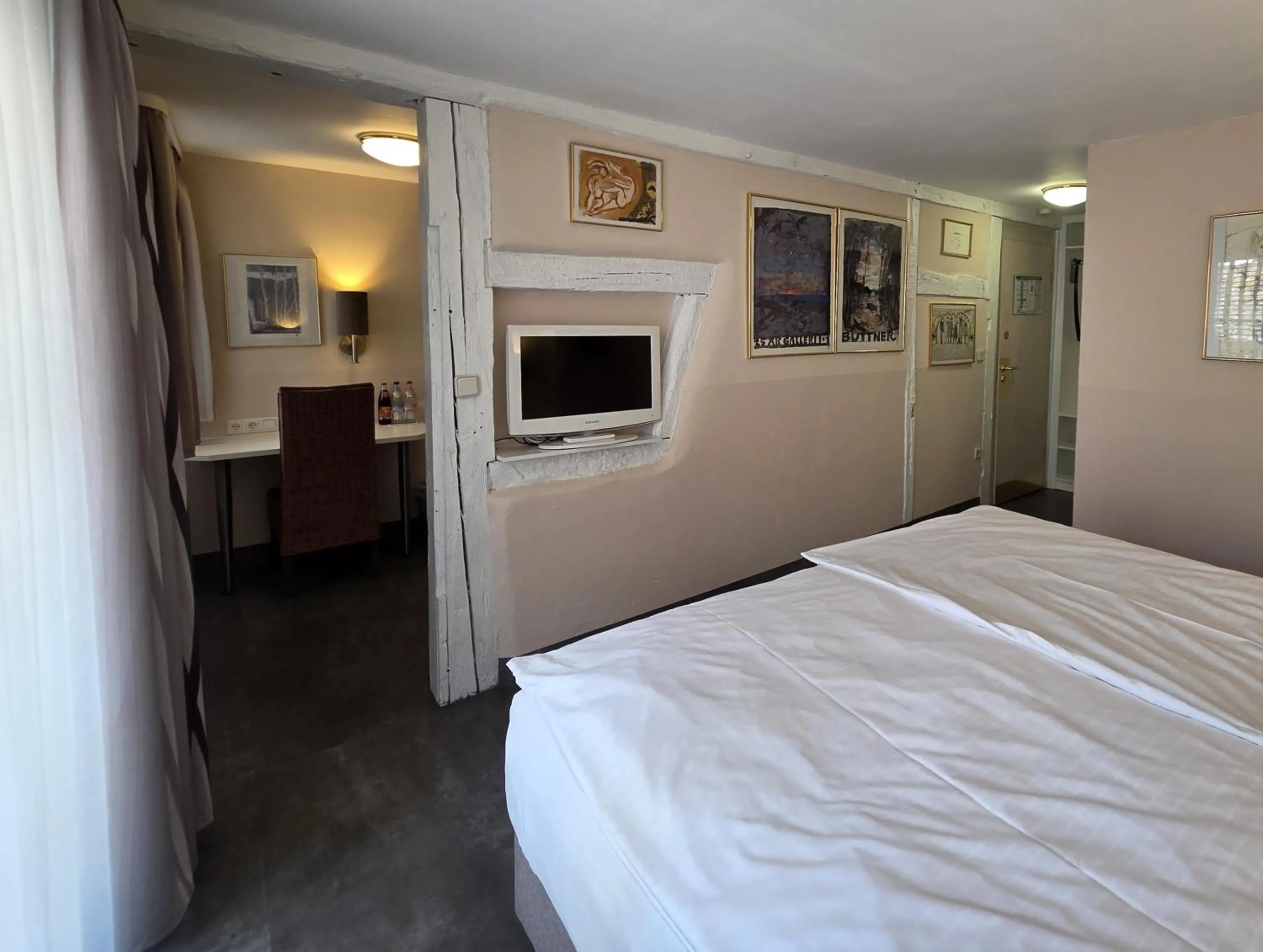 Photo of the whole room, Bed in Hotel Garni "Am Ellinger Tor"