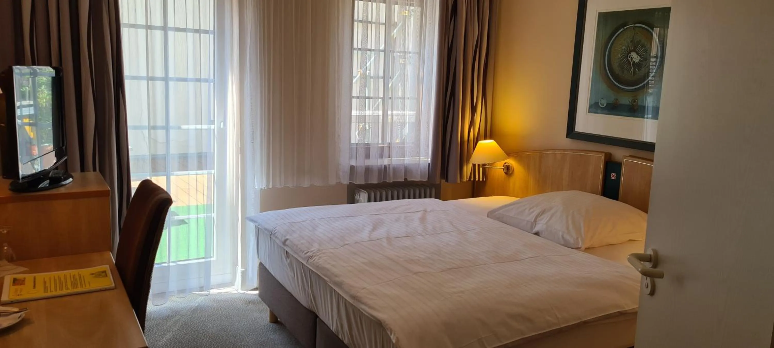 Bed in Hotel Garni "Am Ellinger Tor"