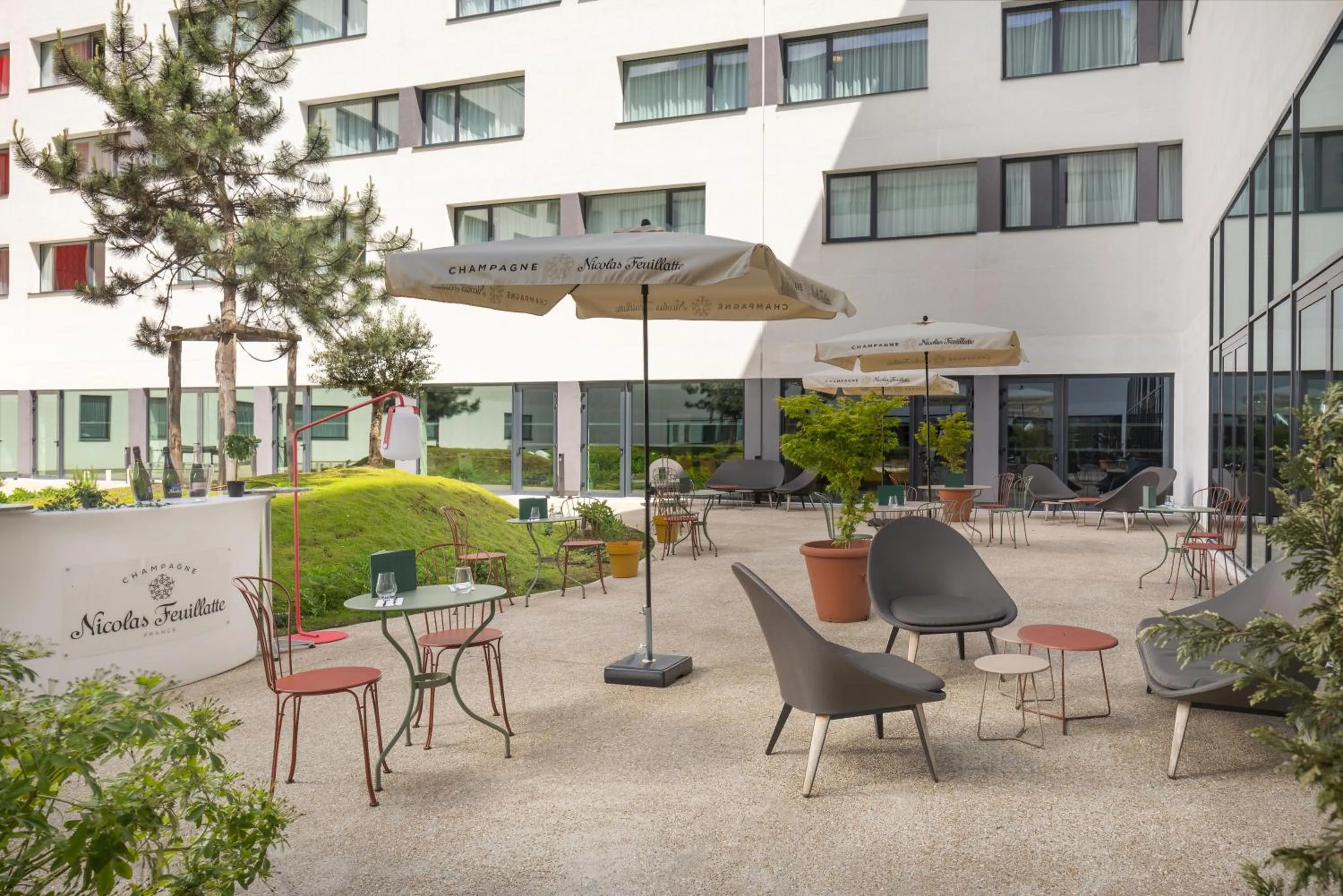 Patio in Hyatt Place Paris Charles de Gaulle Airport