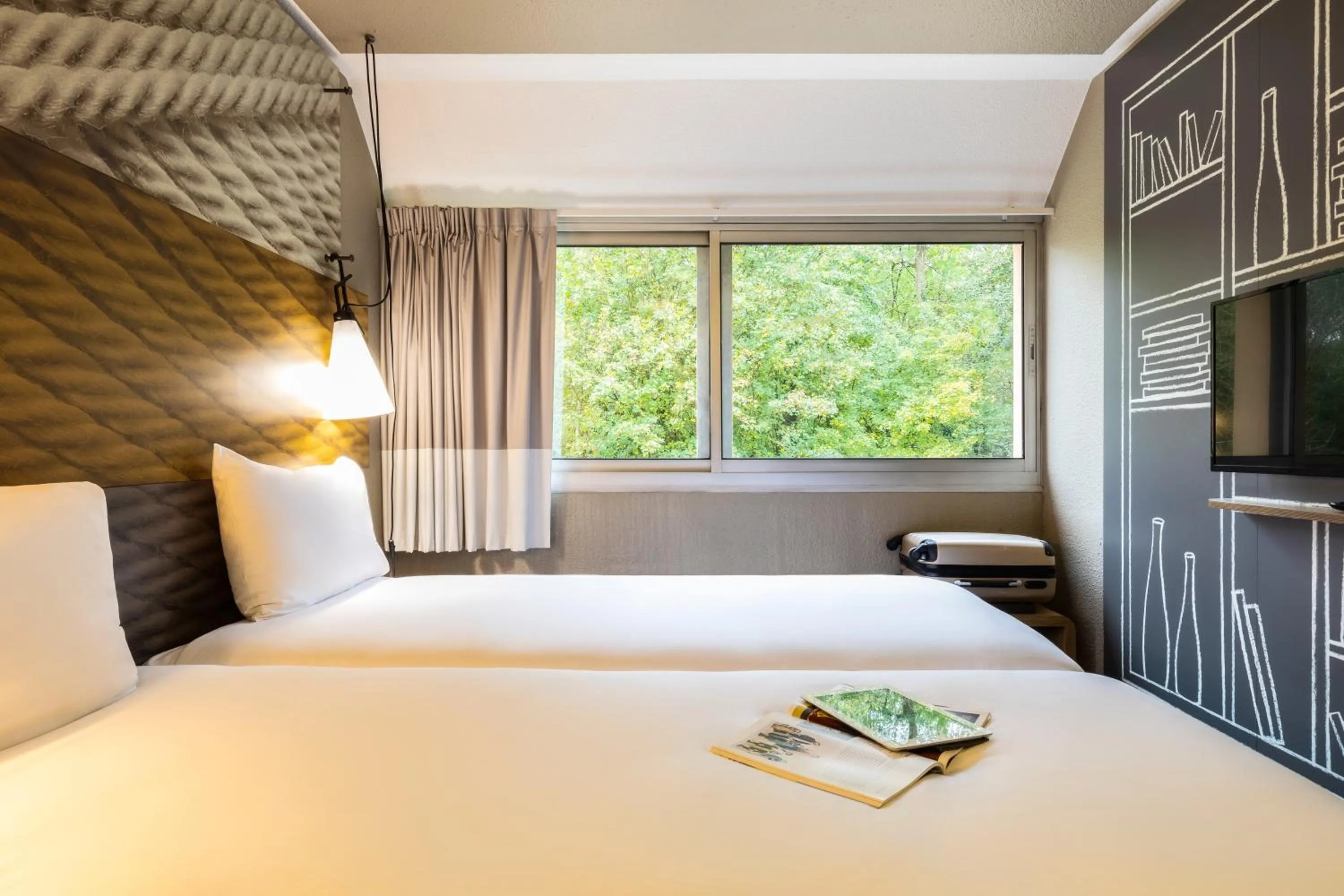 Bed in ibis Velizy Jouy-En-Josas