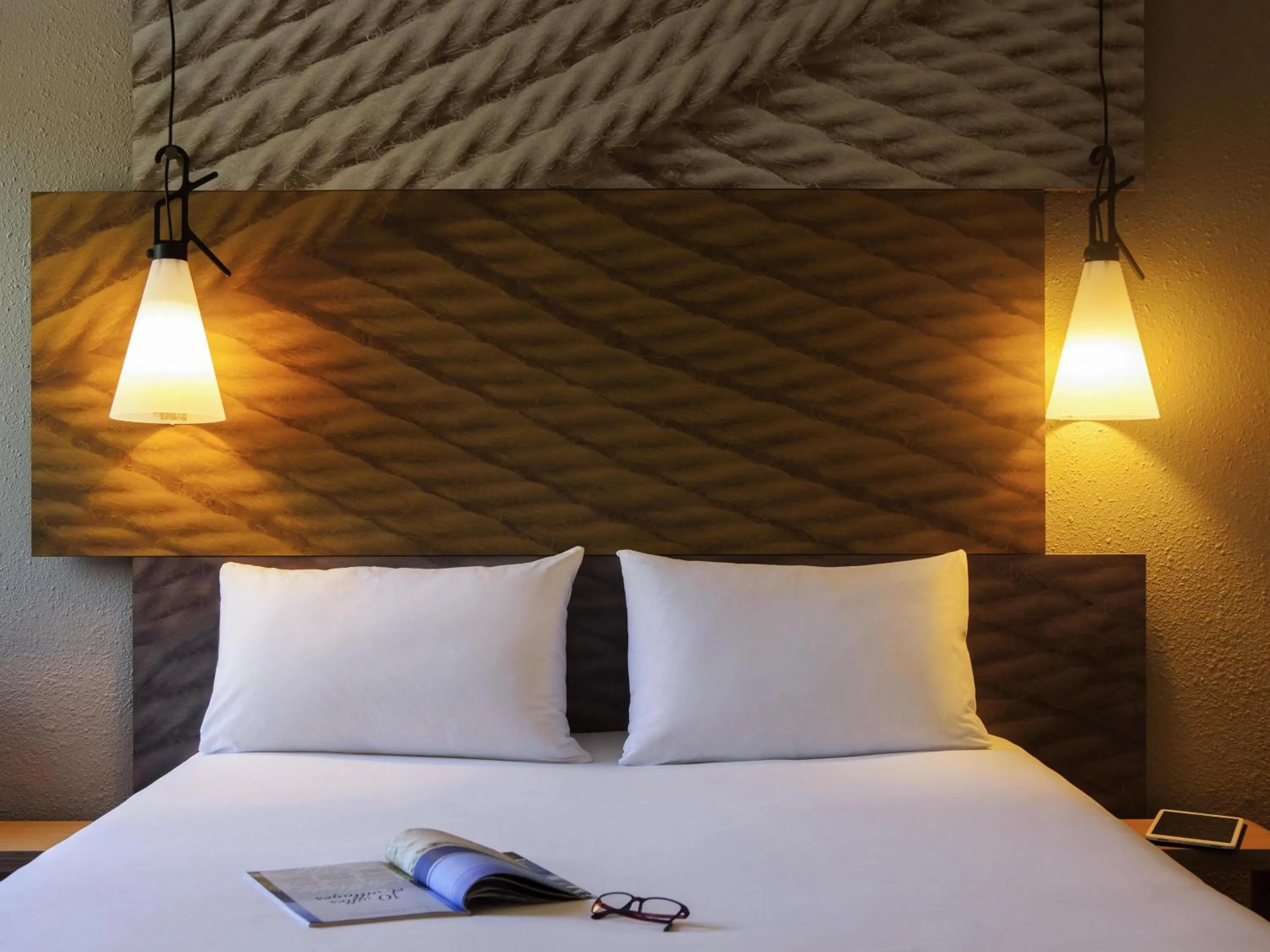 Bedroom, Bed in ibis Velizy Jouy-En-Josas