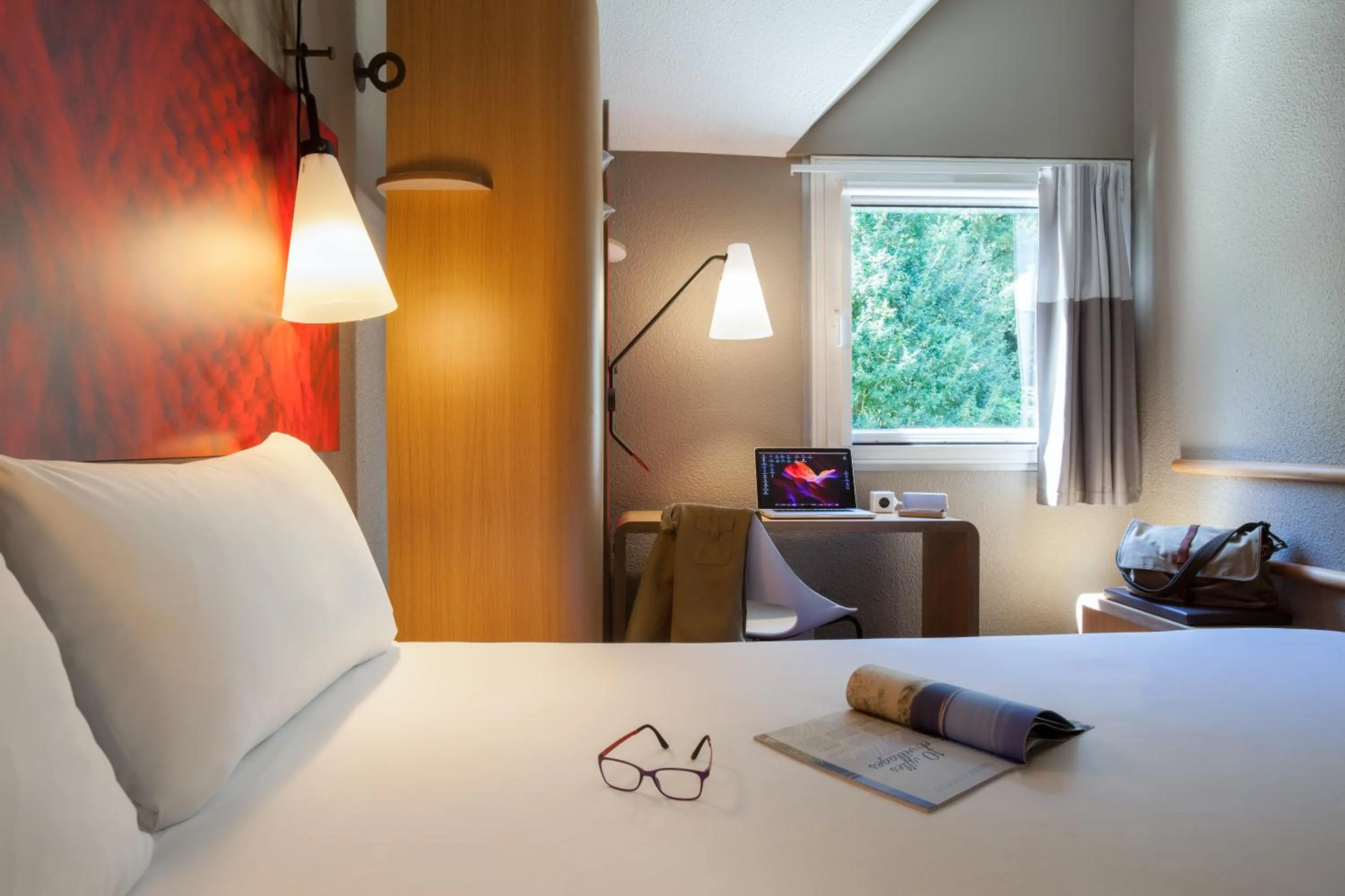 Bedroom, Bed in ibis Velizy Jouy-En-Josas