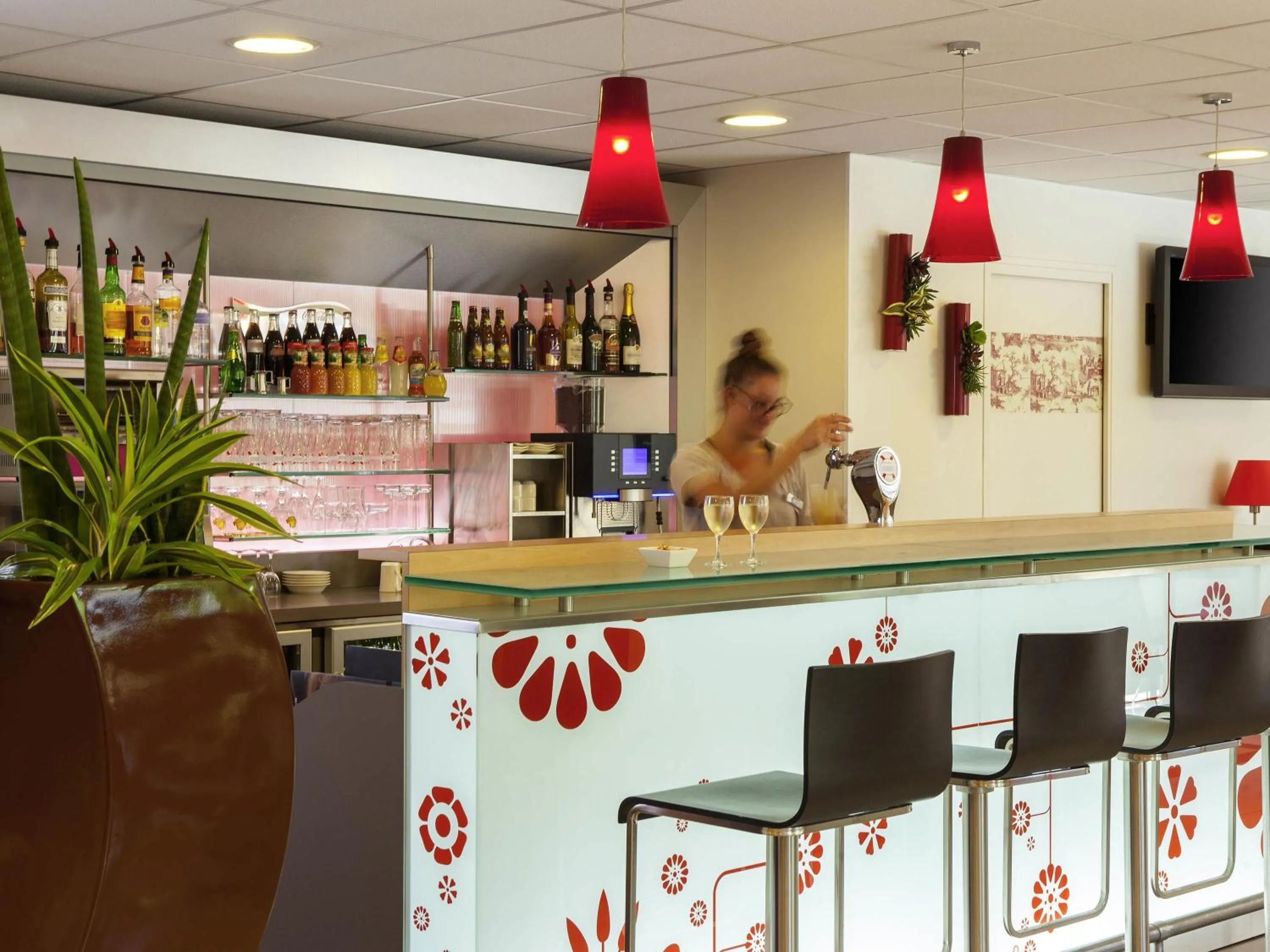Lounge or bar in ibis Velizy Jouy-En-Josas