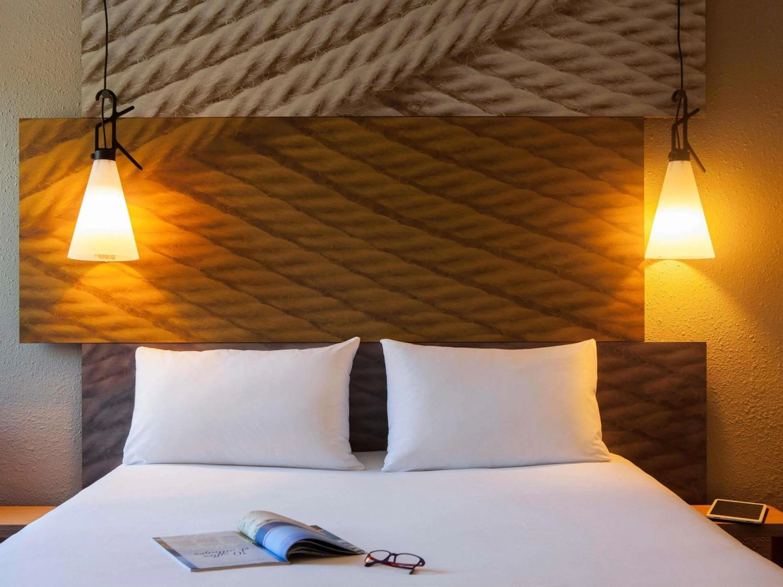 Bedroom, Bed in ibis Velizy Jouy-En-Josas