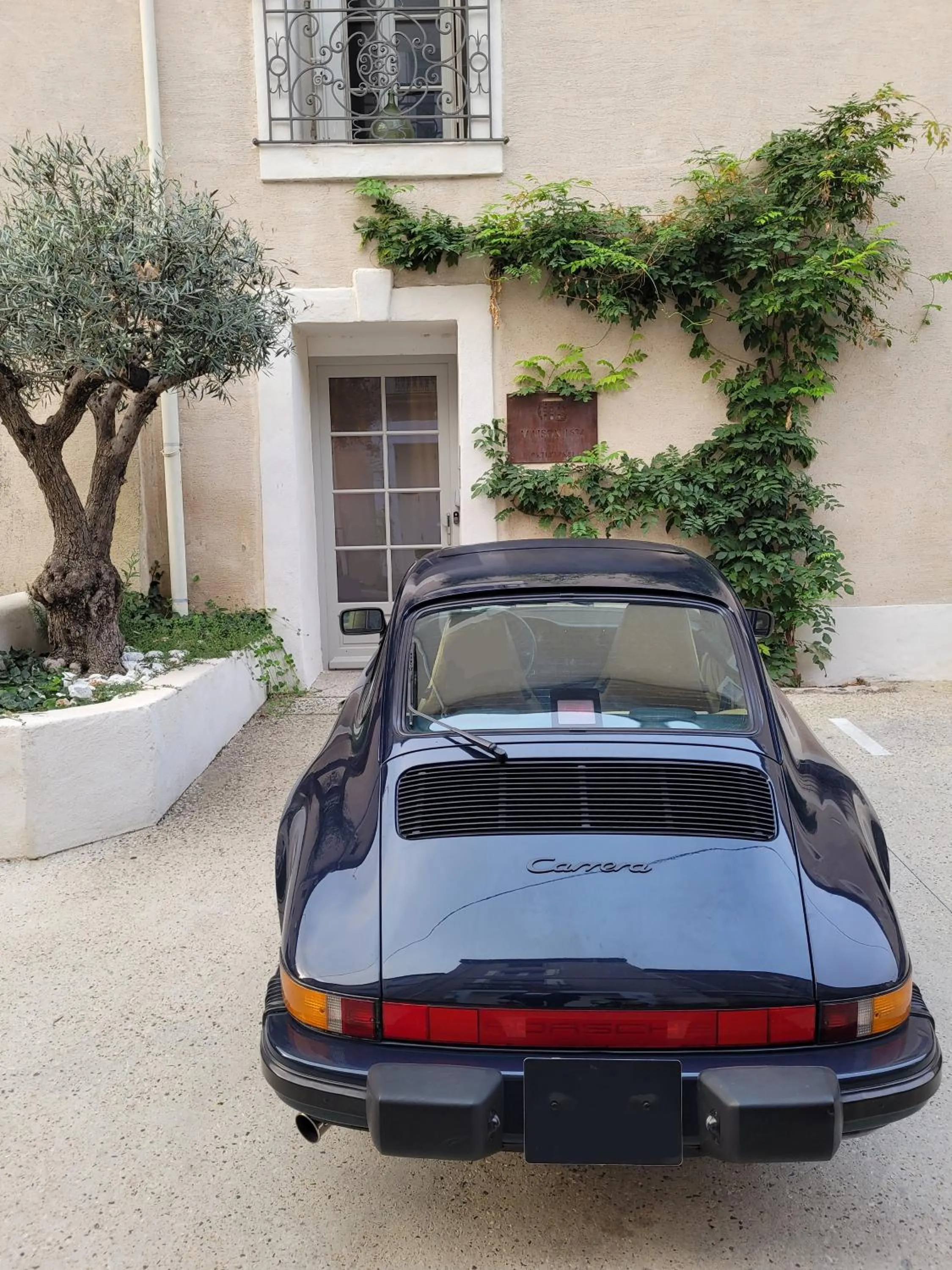 Facade/entrance in Maison 1634 - petit-déjeuner offert, parking, centre ville à pied, piscine, climatisation, cuisine