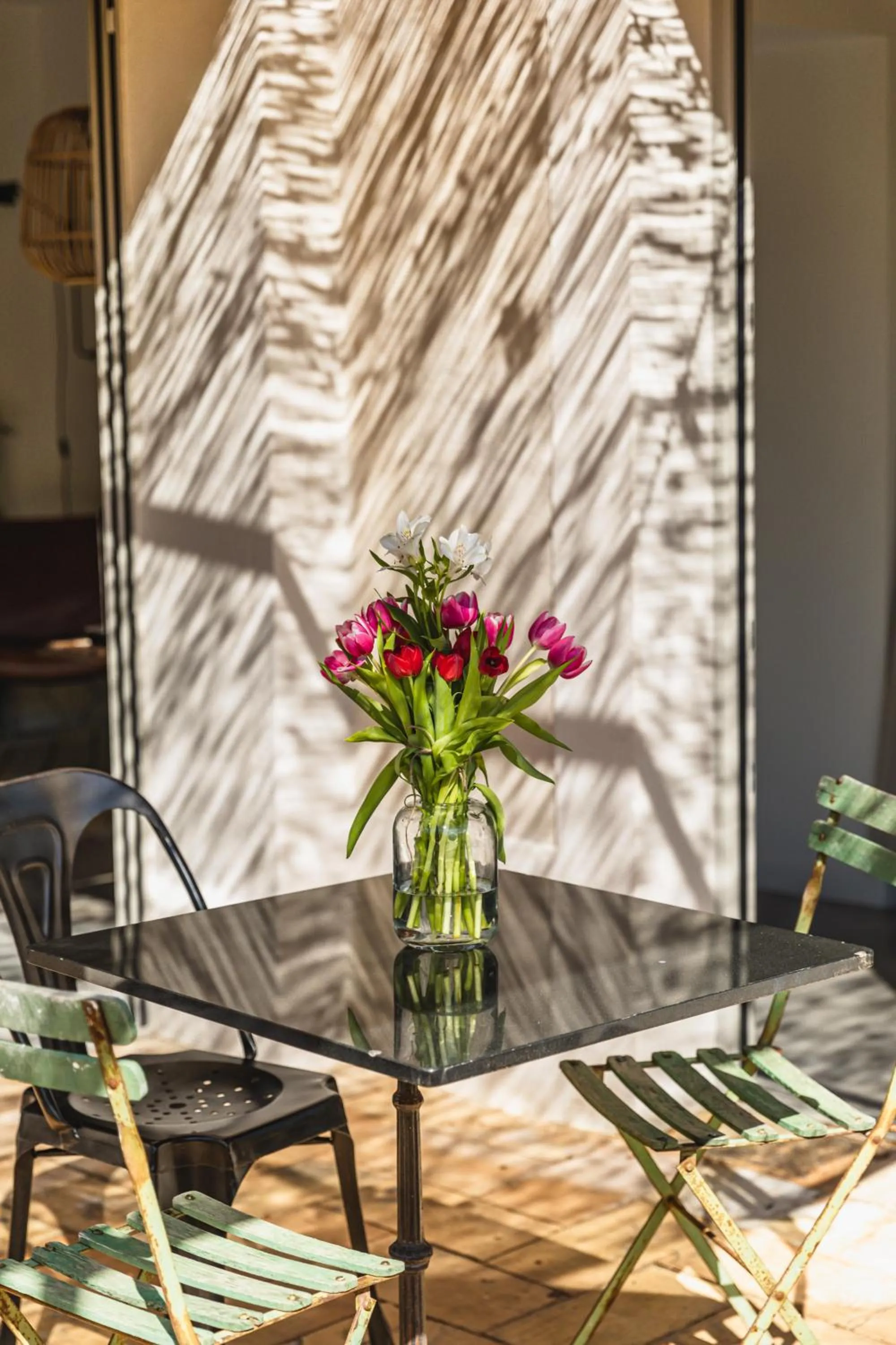 Balcony/Terrace in Maison 1634 - petit-déjeuner offert, parking, centre ville à pied, piscine, climatisation, cuisine