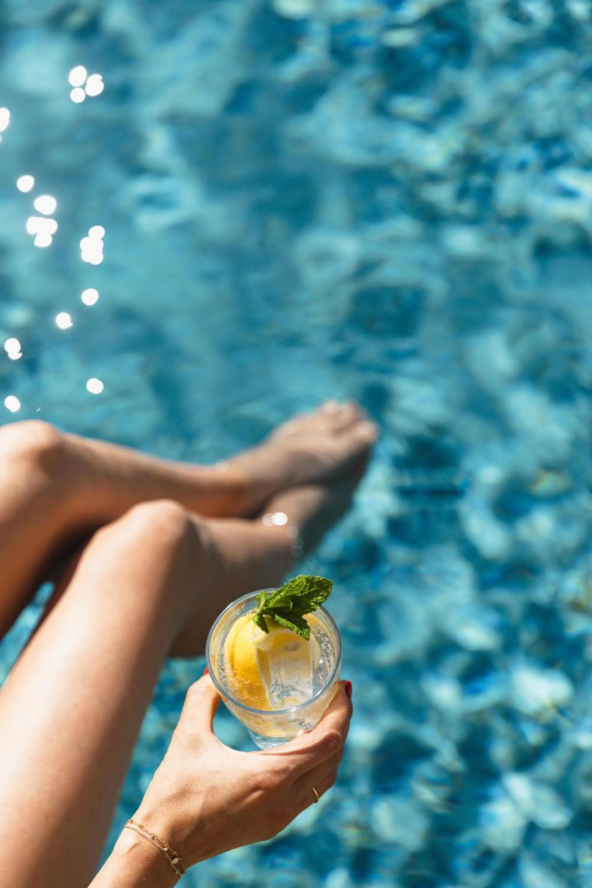 Swimming pool in Maison 1634 - petit-déjeuner offert, parking, centre ville à pied, piscine, climatisation, cuisine