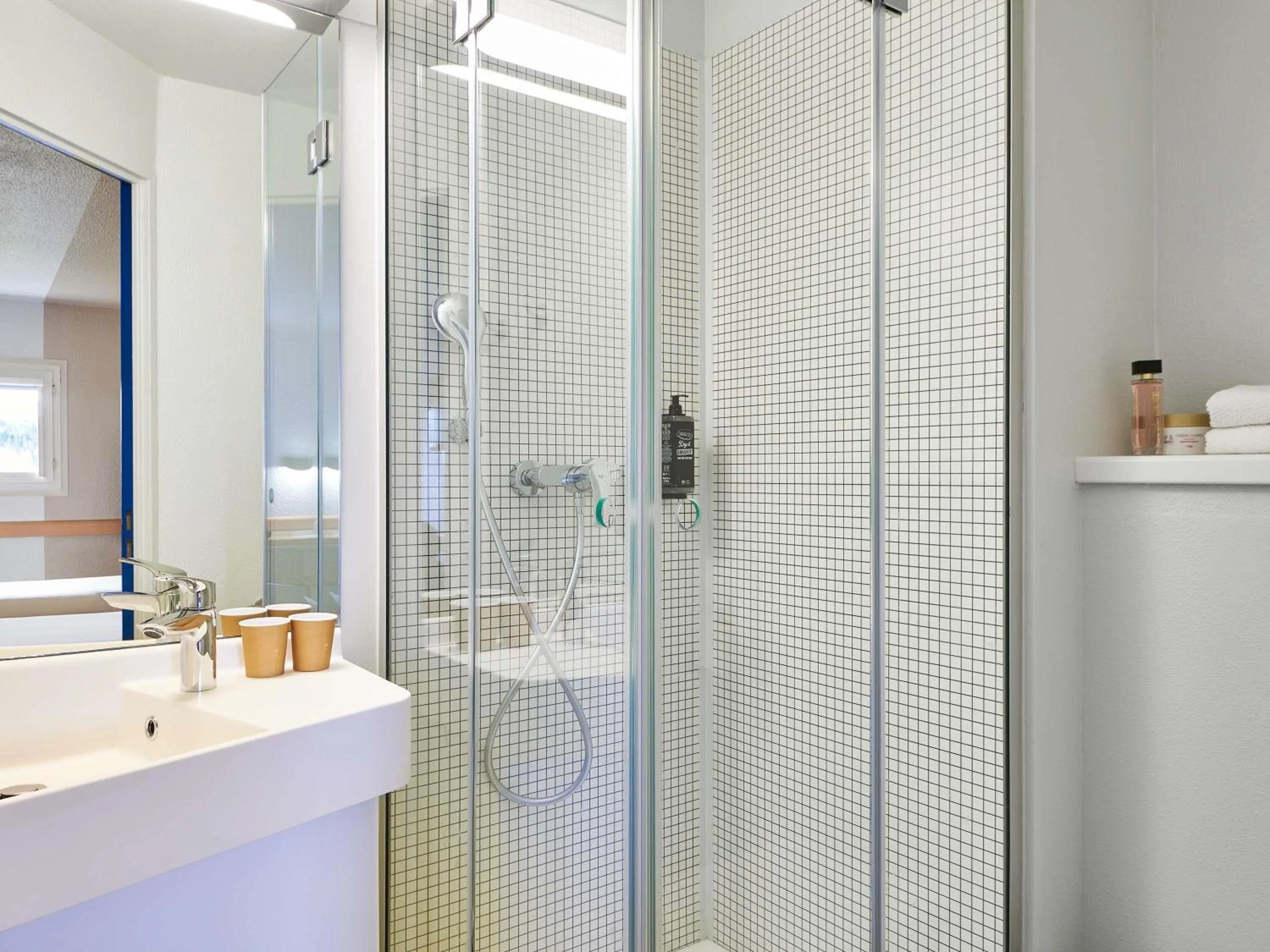 Bedroom in ibis budget Versailles Chateau Saint cyr l'Ecole