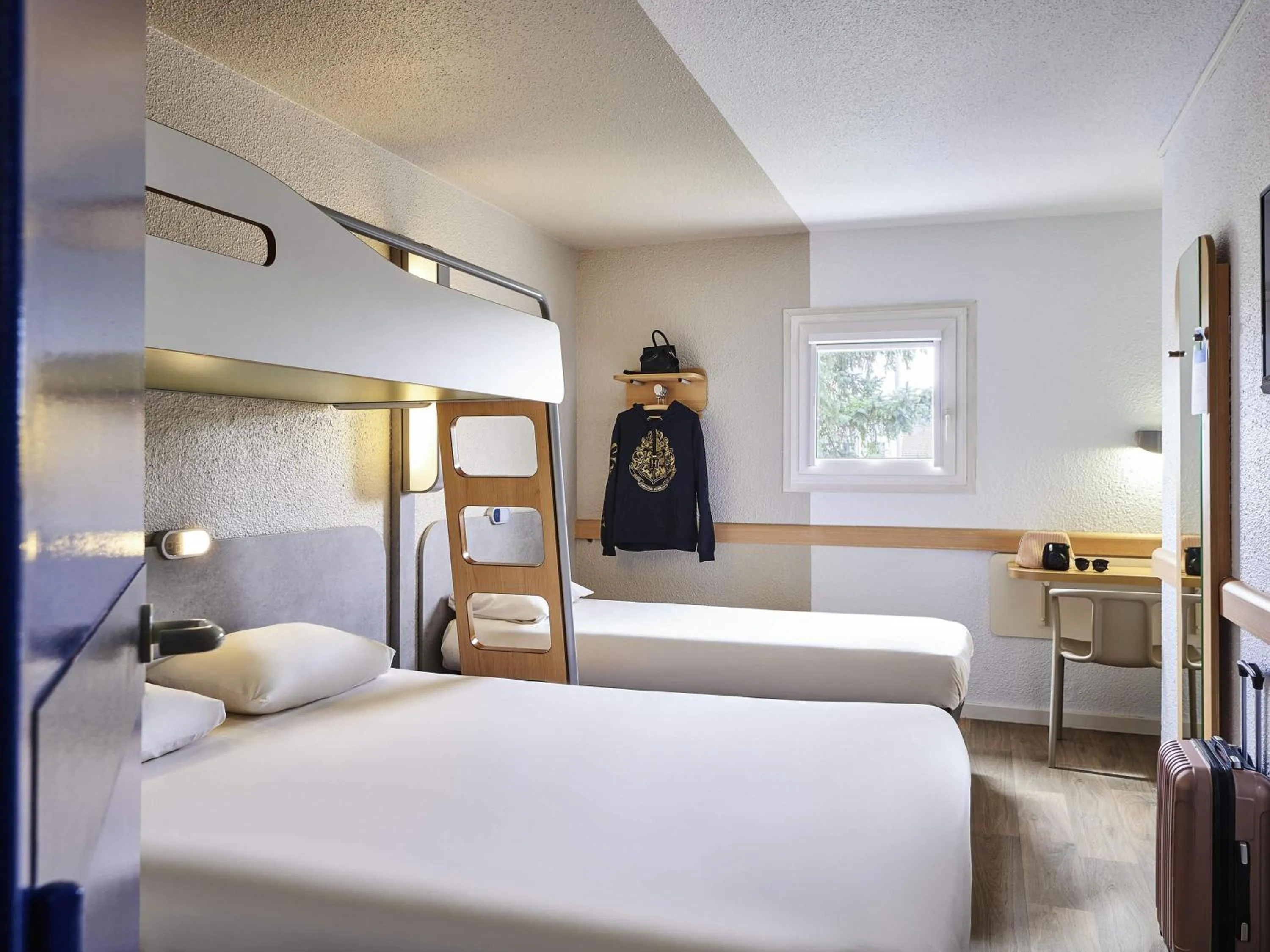 Bedroom, Bed in ibis budget Versailles Chateau Saint cyr l'Ecole