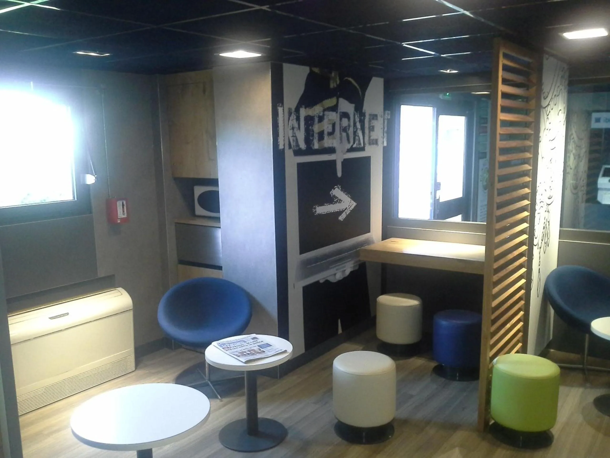 Living room in ibis budget Versailles Chateau Saint cyr l'Ecole