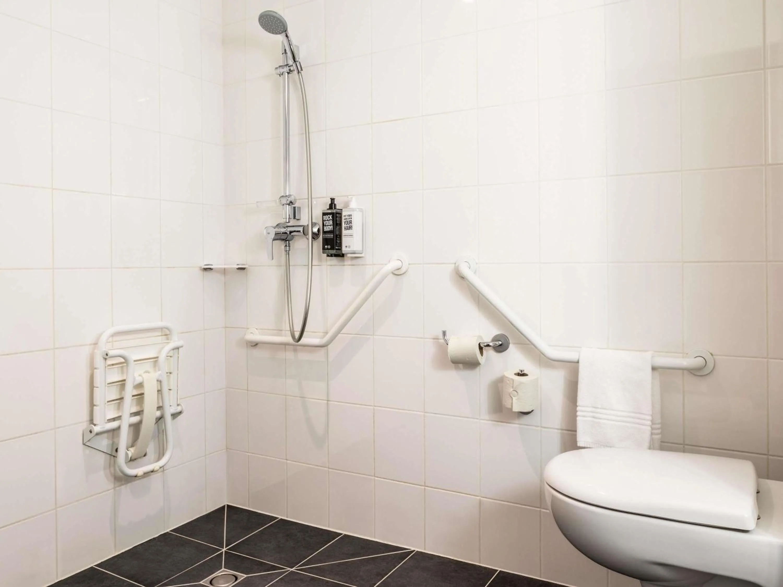 Bedroom in ibis Paris Meudon Velizy