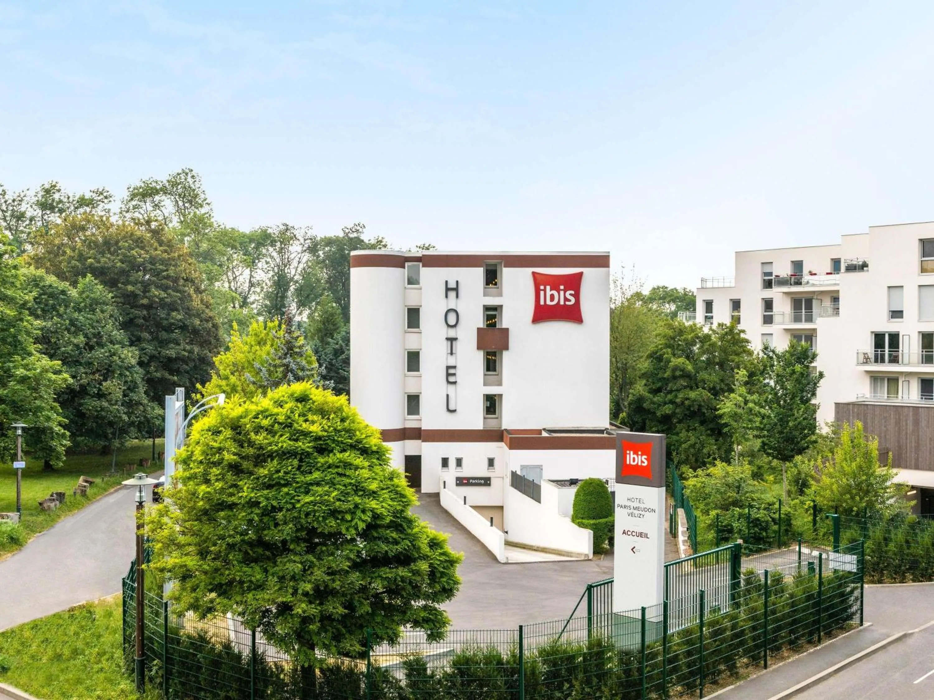 Property building in ibis Paris Meudon Velizy