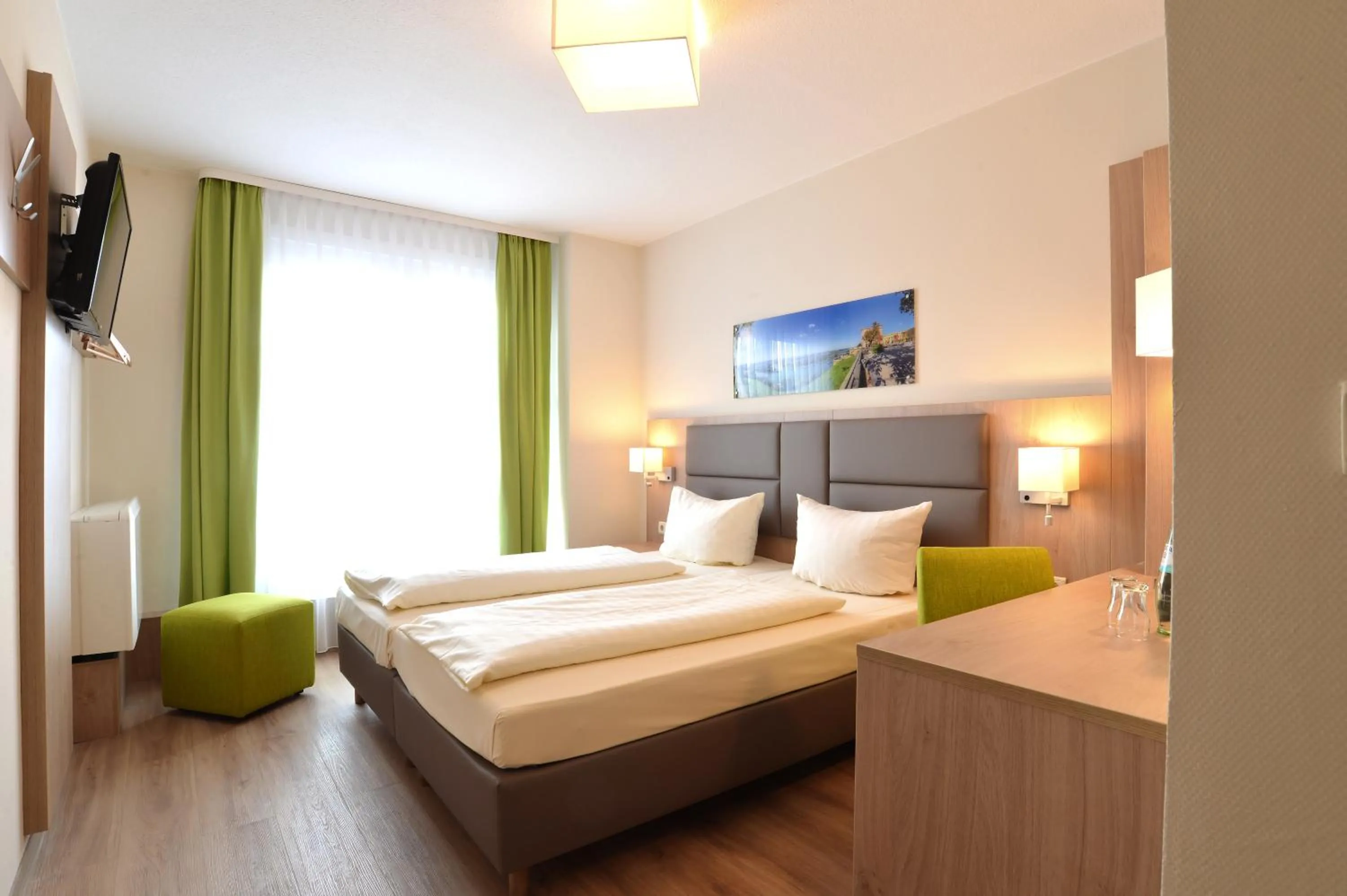 Photo of the whole room, Bed in City-Hotel Kurfürst Balduin