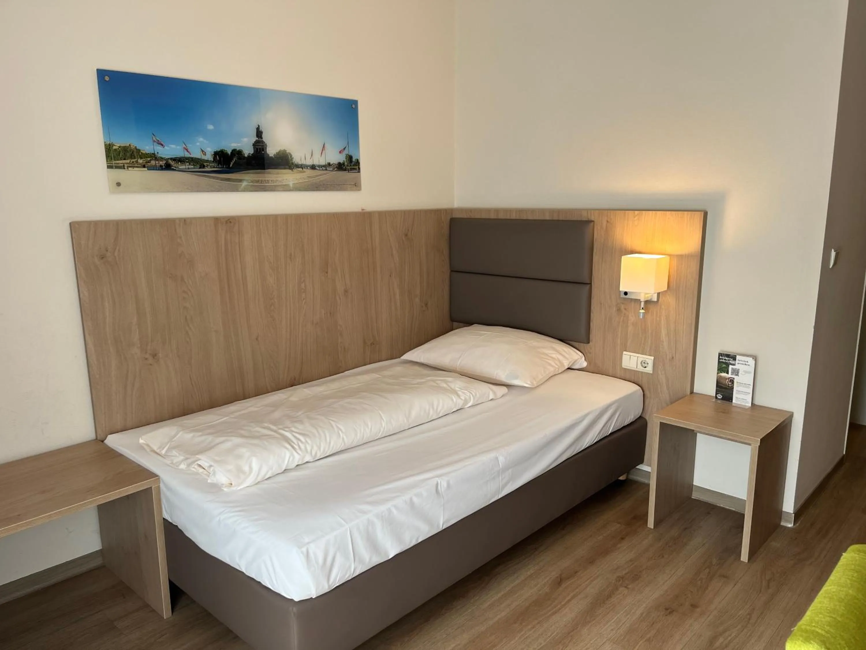 Photo of the whole room, Bed in City-Hotel Kurfürst Balduin