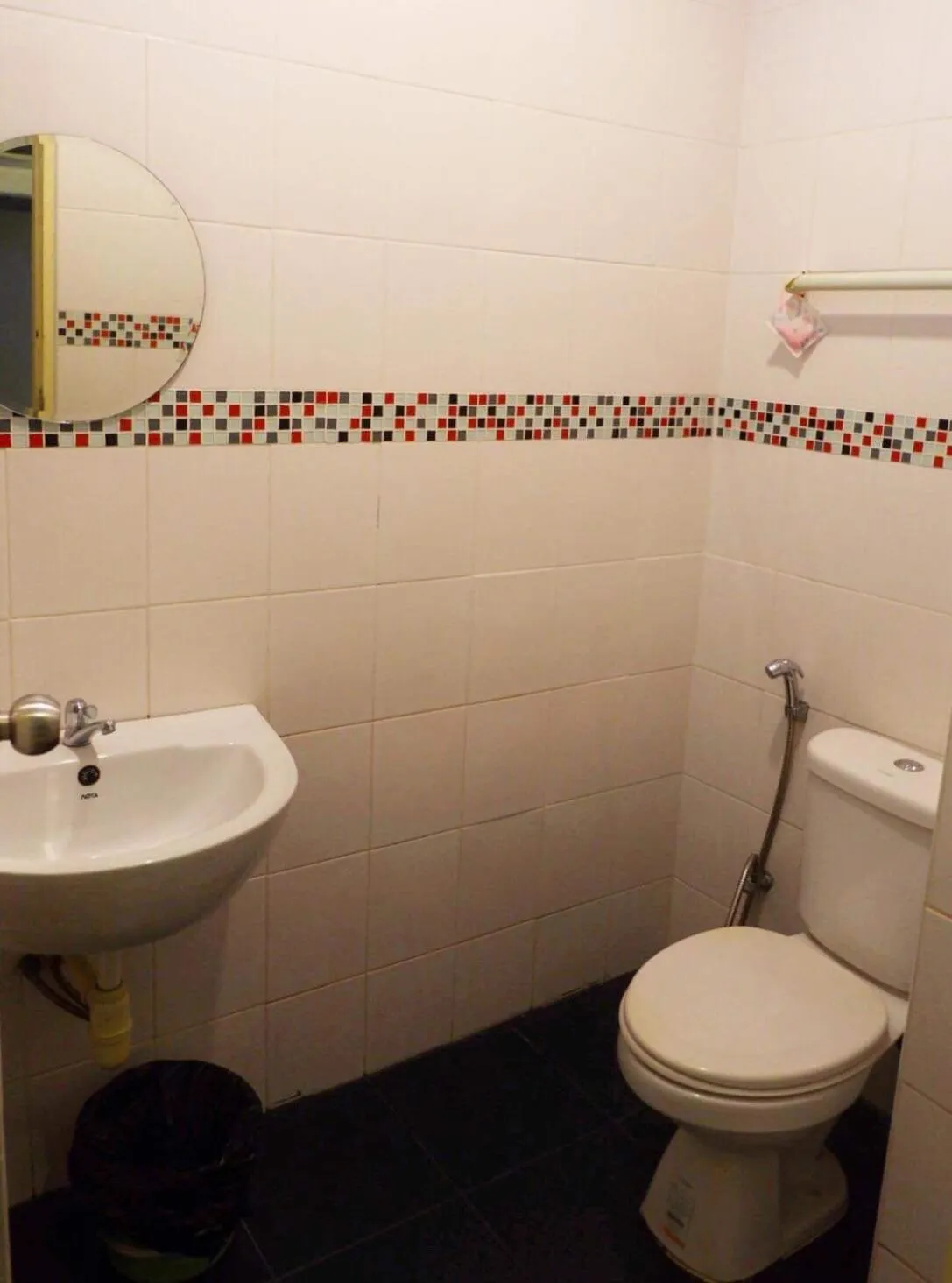 Bathroom in Rin GuestHouse Pracharak RD