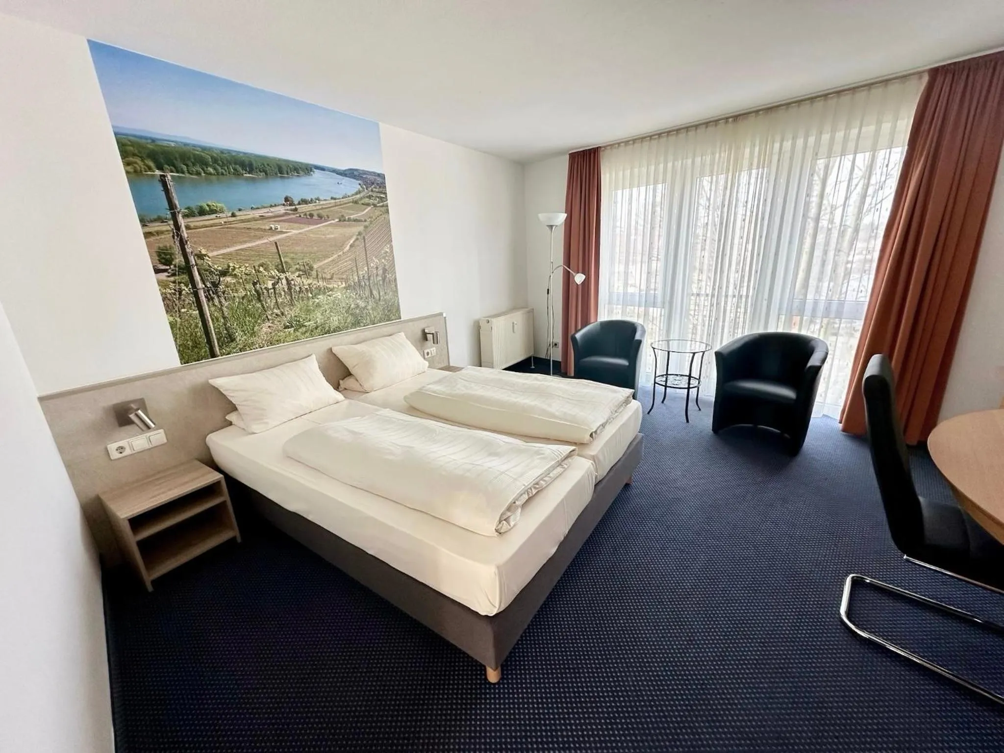 Photo of the whole room, Bed in Asgard Hotel