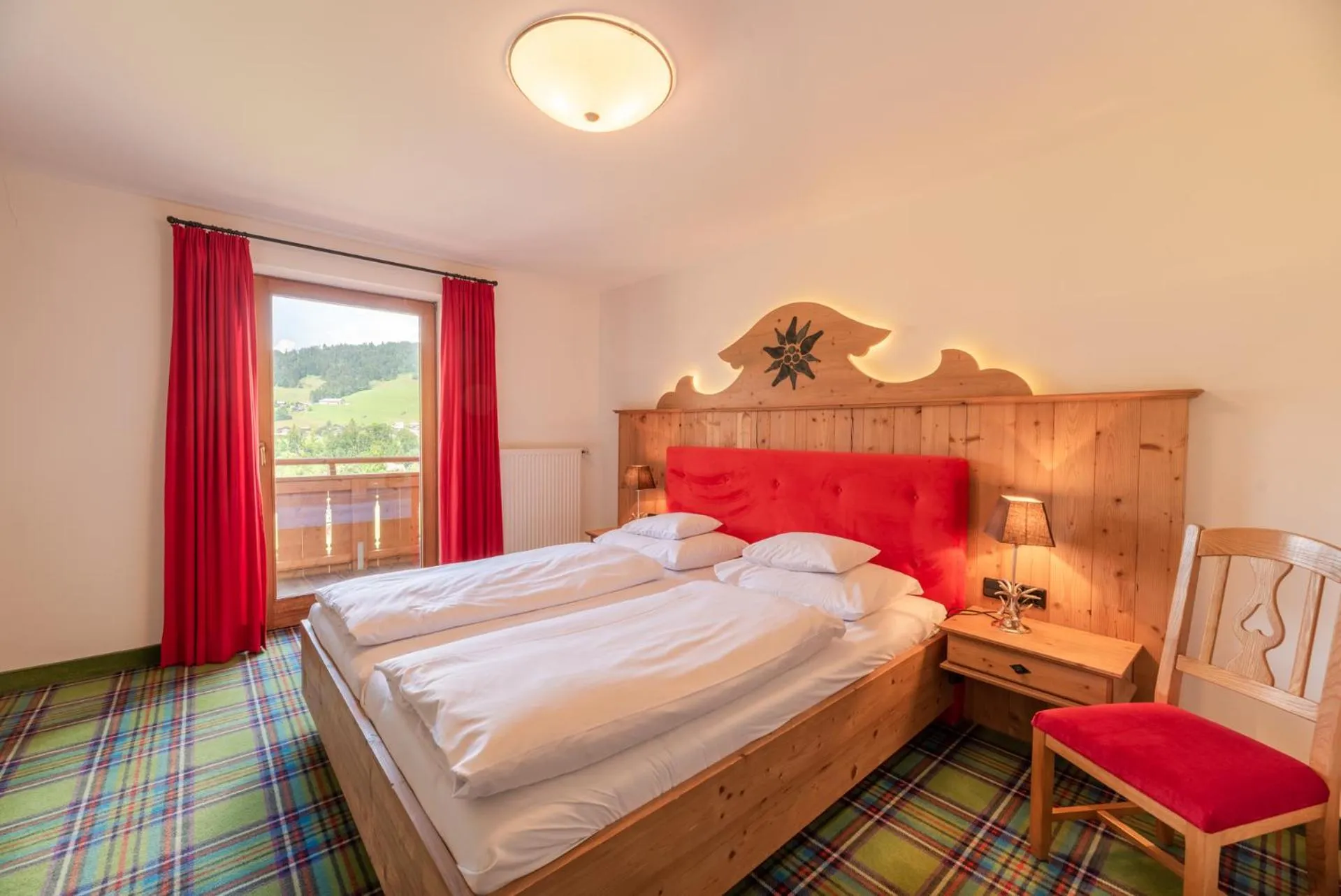 Bed in Relais & Châteaux Gut Steinbach Hotel Chalets SPA