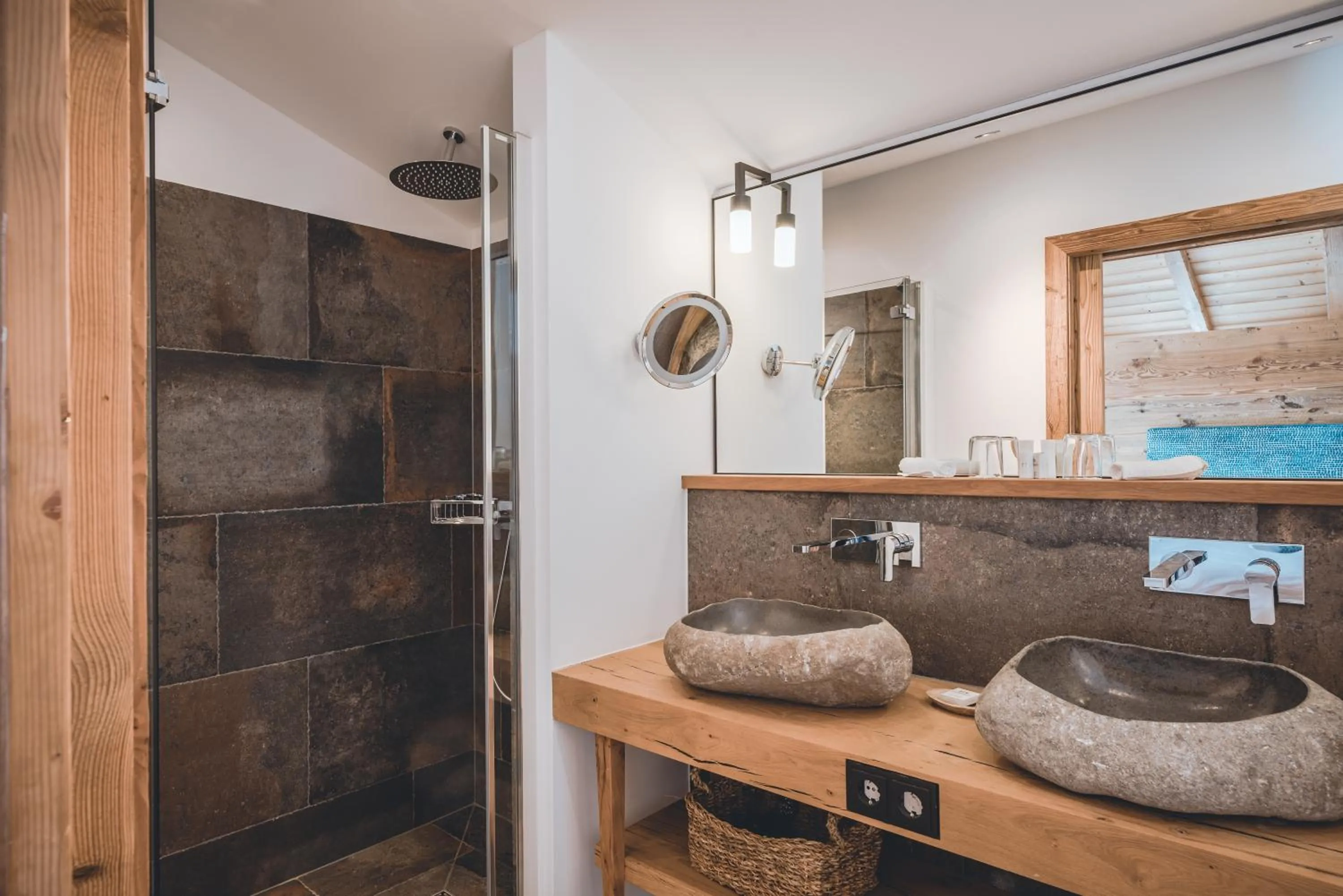 Shower in Relais & Châteaux Gut Steinbach Hotel Chalets SPA