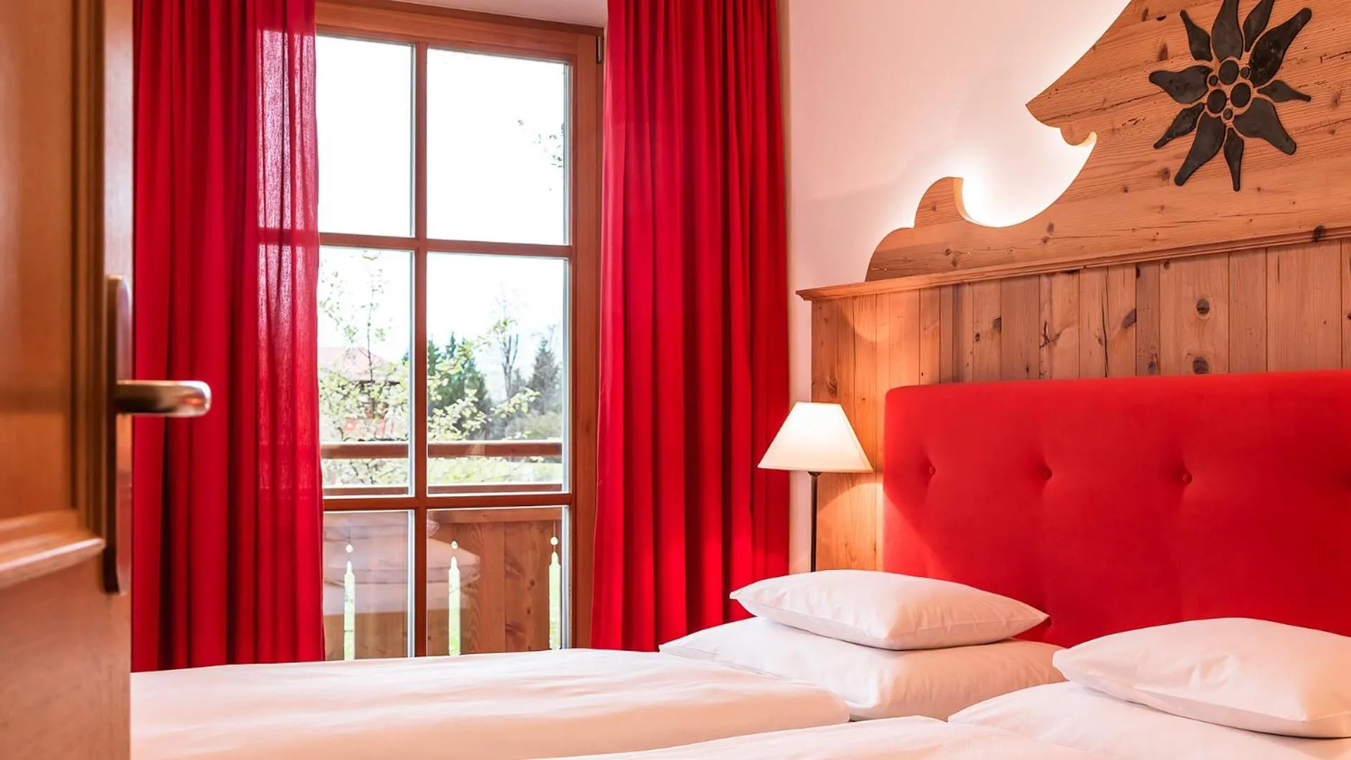 Bed in Relais & Châteaux Gut Steinbach Hotel Chalets SPA