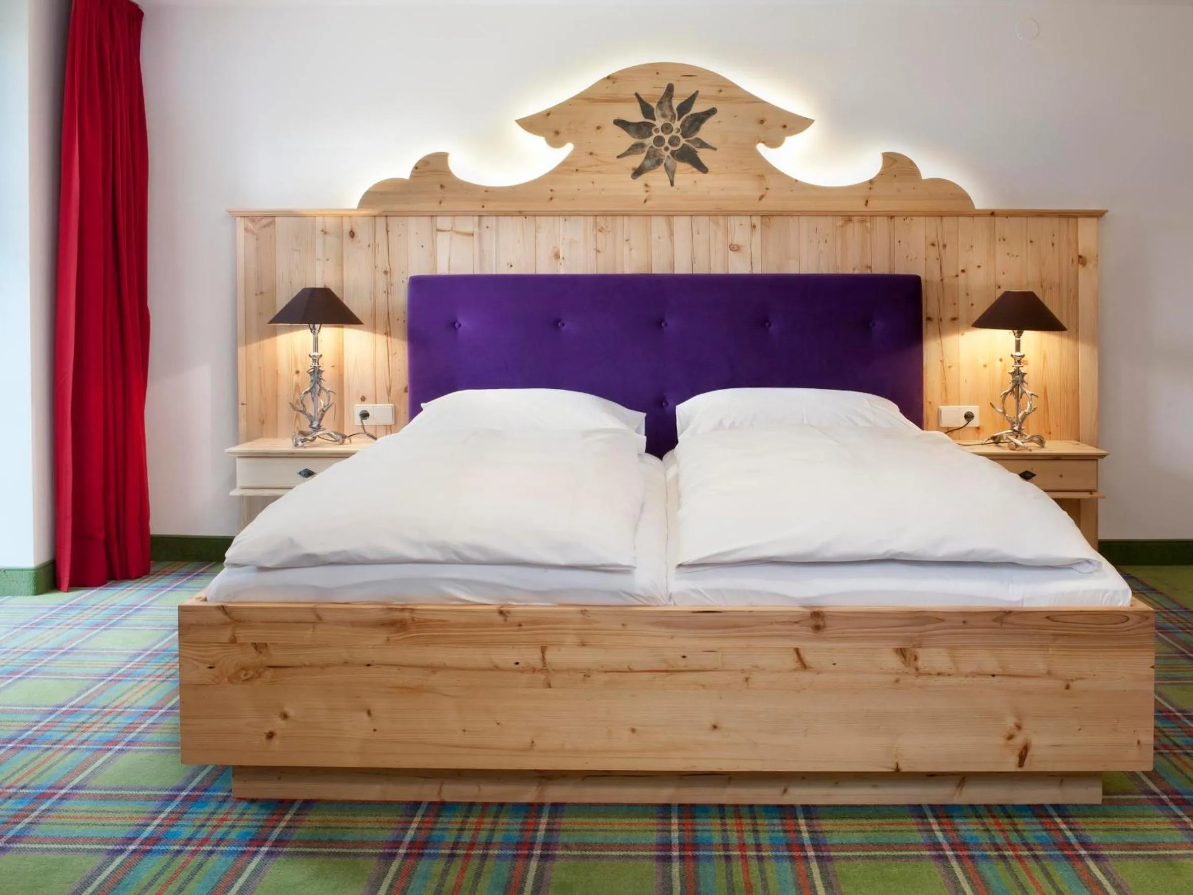 Restaurant/places to eat, Bed in Relais & Châteaux Gut Steinbach Hotel Chalets SPA