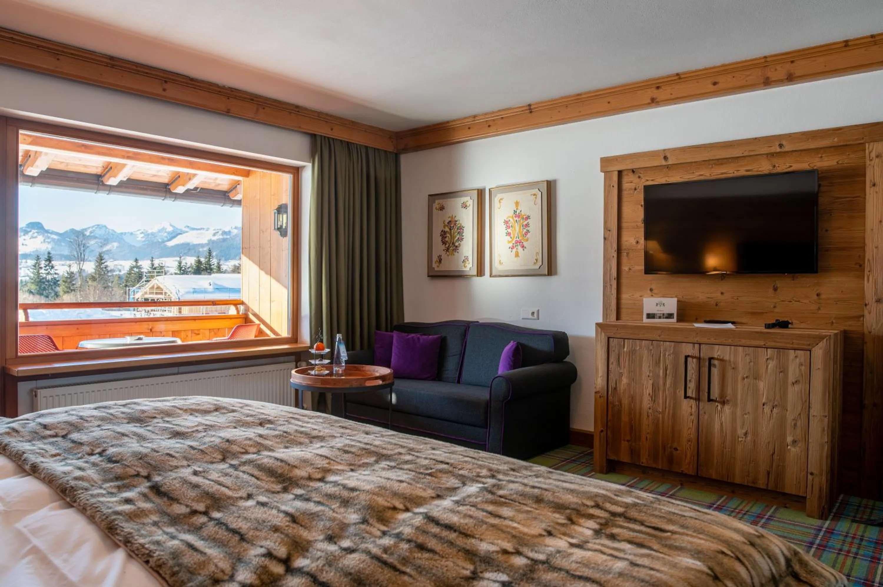 Bed in Relais & Châteaux Gut Steinbach Hotel Chalets SPA