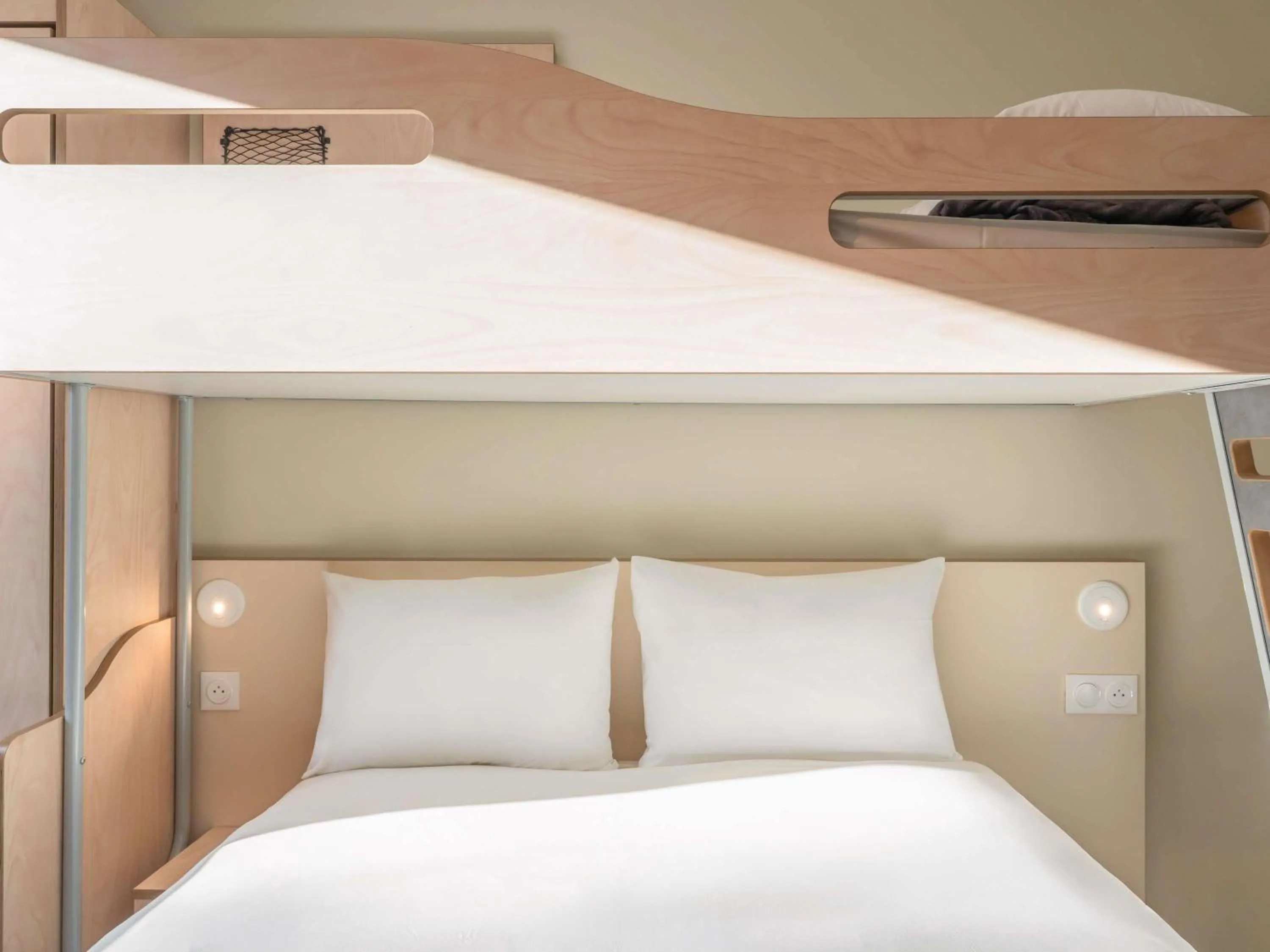 Bedroom, Bed in ibis budget Issy Les Moulineaux Paris Ouest