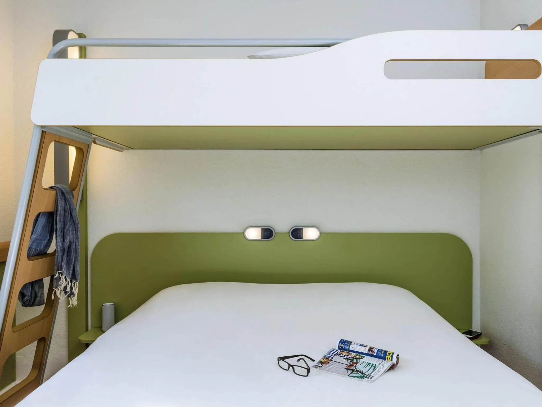 Room with One Queen Bed and One Bunk Bed in ibis budget Issy Les Moulineaux Paris Ouest