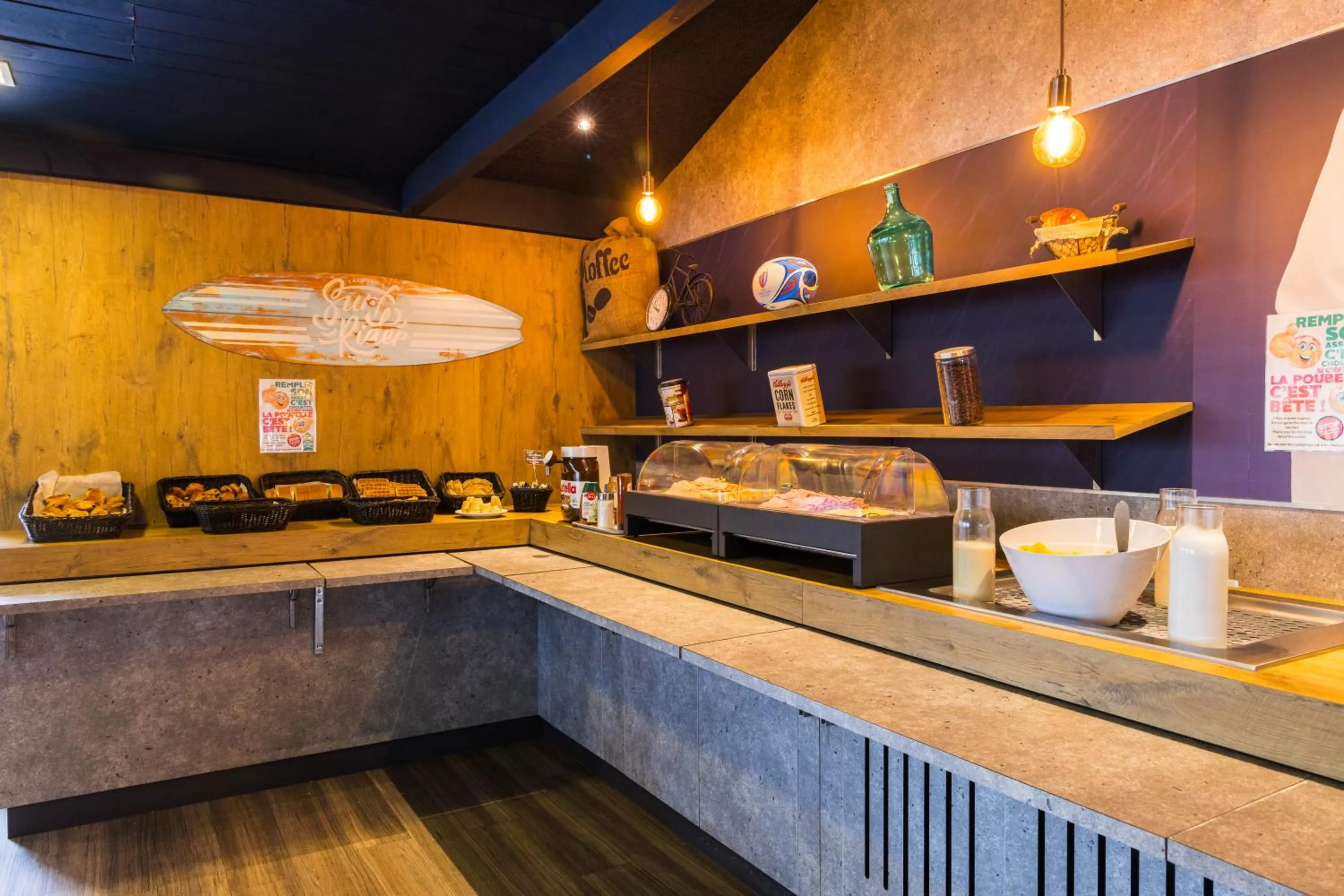 Buffet breakfast in ibis budget Issy Les Moulineaux Paris Ouest