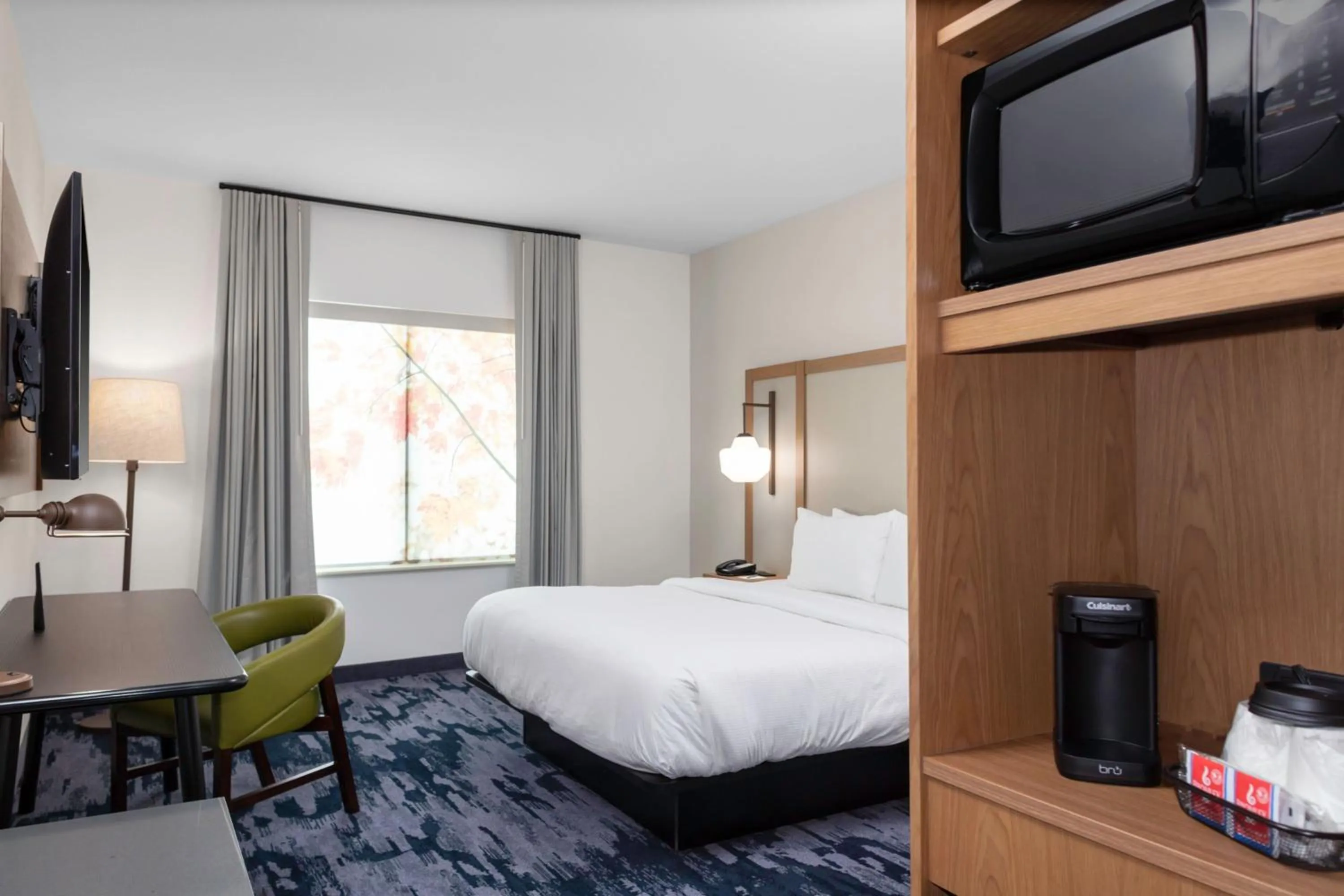 Photo of the whole room, Bed in Fairfield Inn & Suites by Marriott Atlanta Marietta